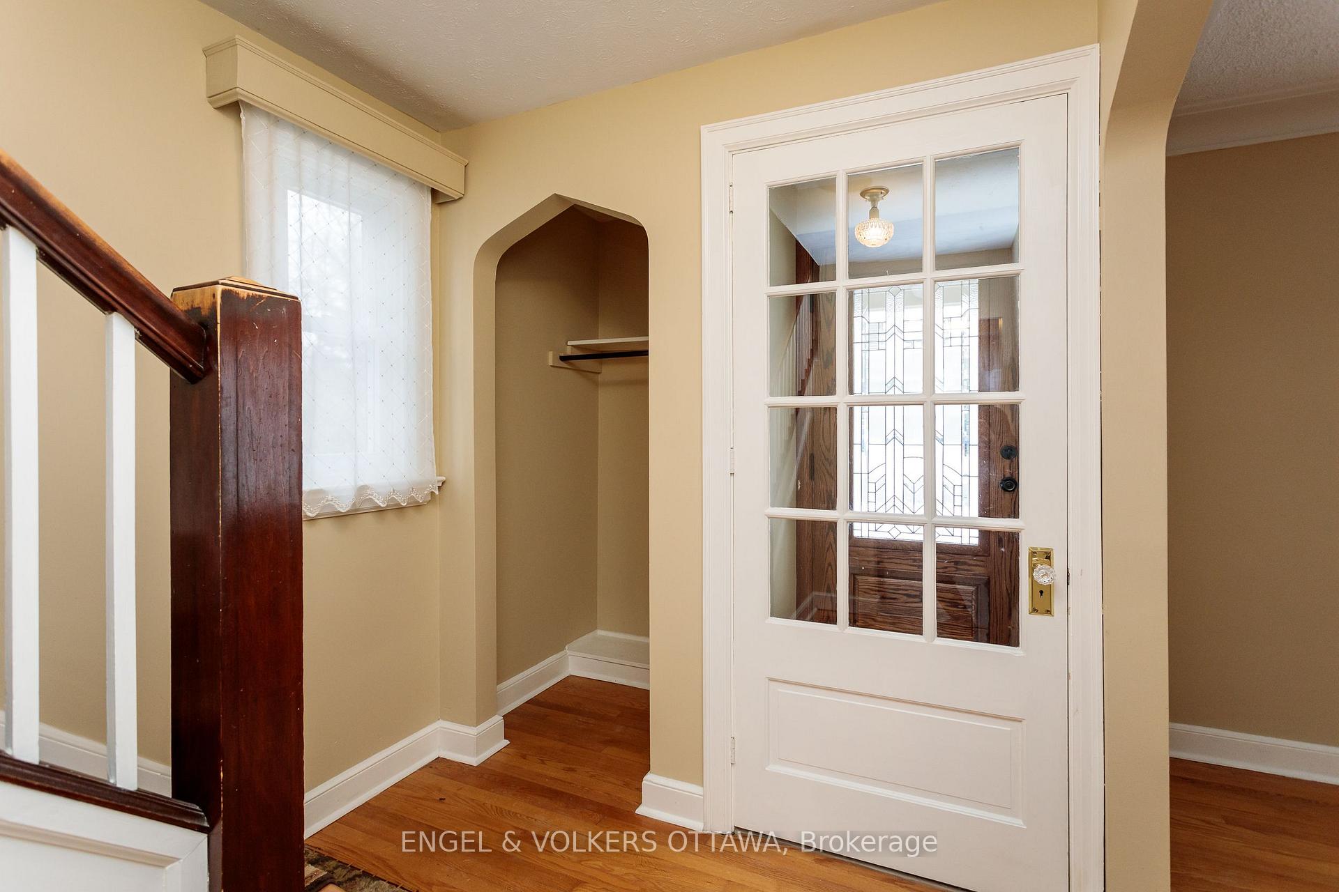 Photo 4 of 225 Pleasant Park Road, Ottawa, Faircrest Heights — HOMEH