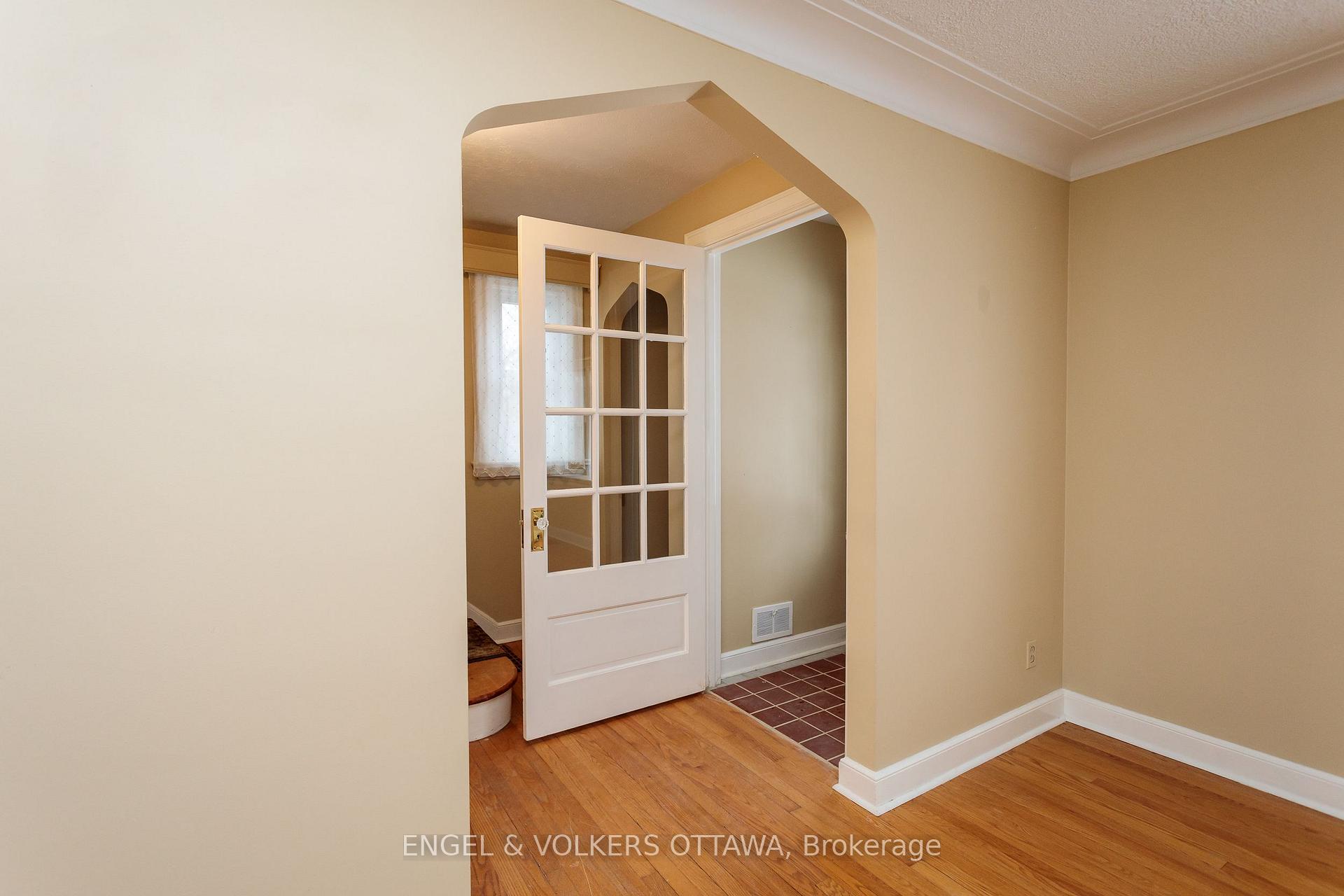 Photo 5 of 225 Pleasant Park Road, Ottawa, Faircrest Heights — HOMEH