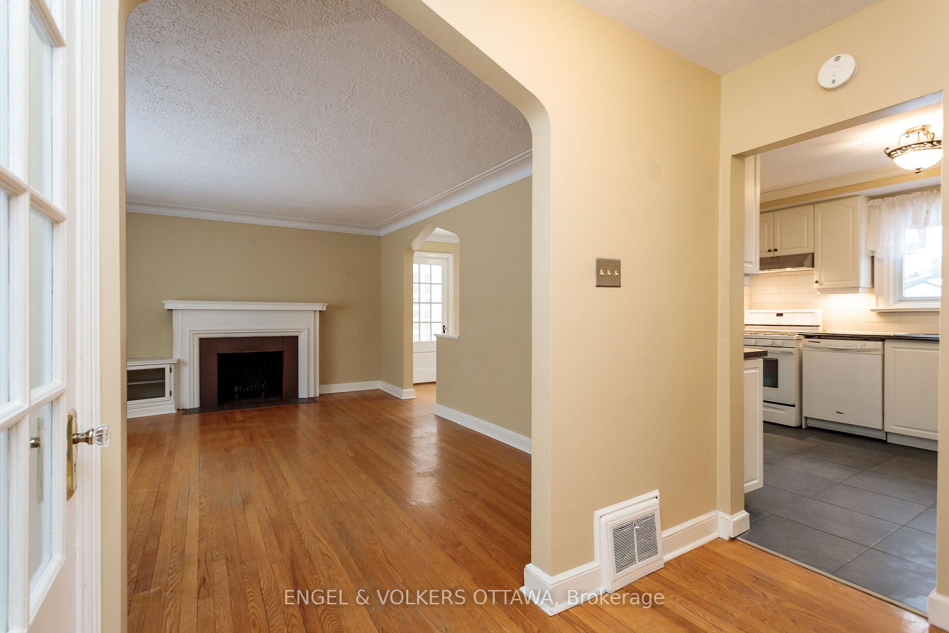 Photo 7 of 225 Pleasant Park Road, Ottawa, Faircrest Heights — HOMEH