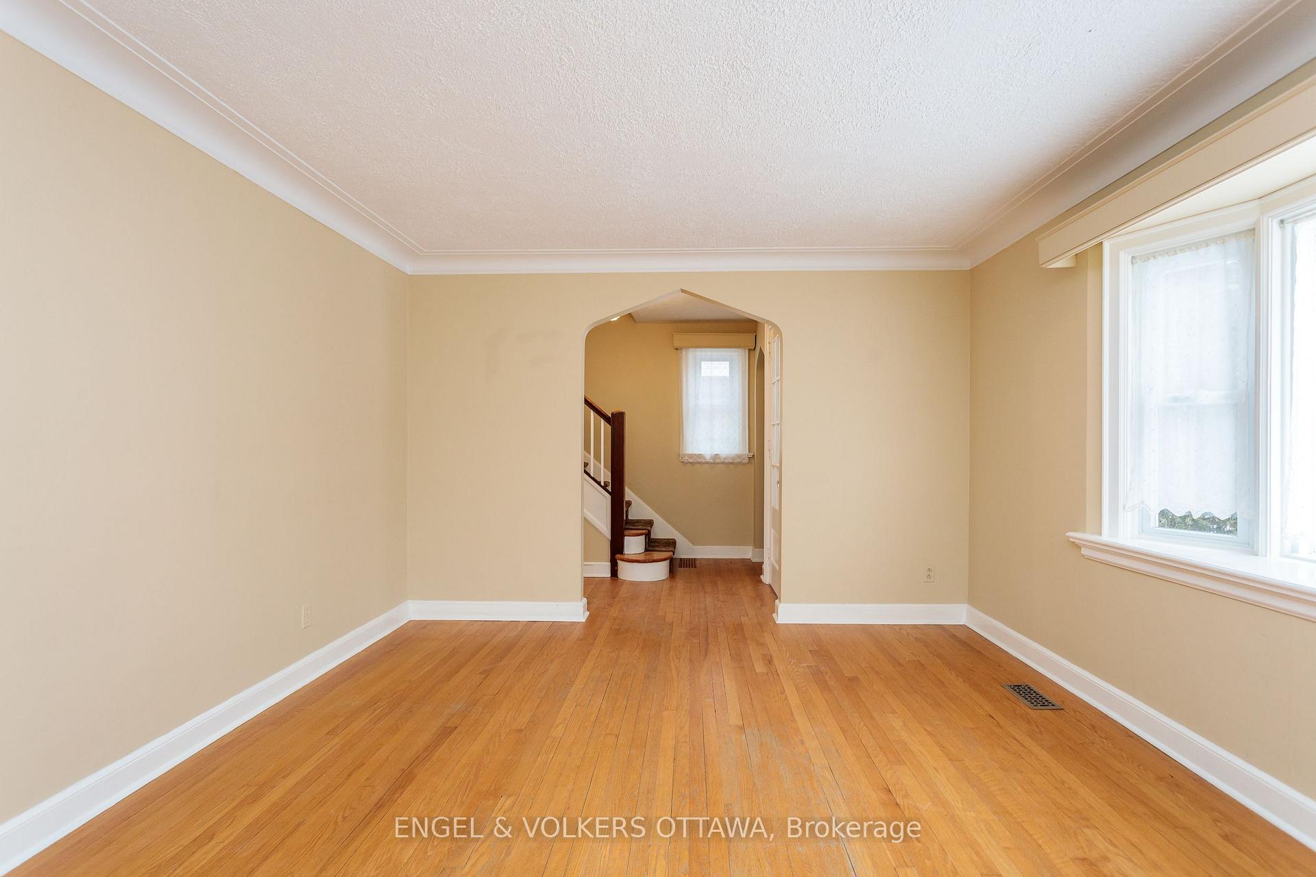 Photo 9 of 225 Pleasant Park Road, Ottawa, Faircrest Heights — HOMEH