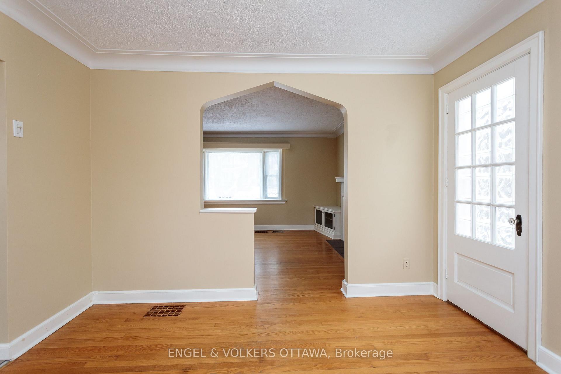 Photo 12 of 225 Pleasant Park Road, Ottawa, Faircrest Heights — HOMEH