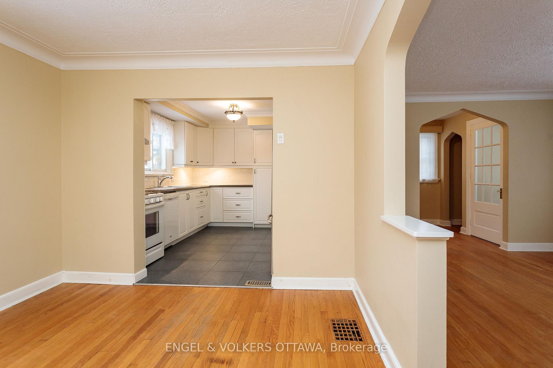 Photo 15 of 225 Pleasant Park Road, Ottawa, Faircrest Heights — HOMEH