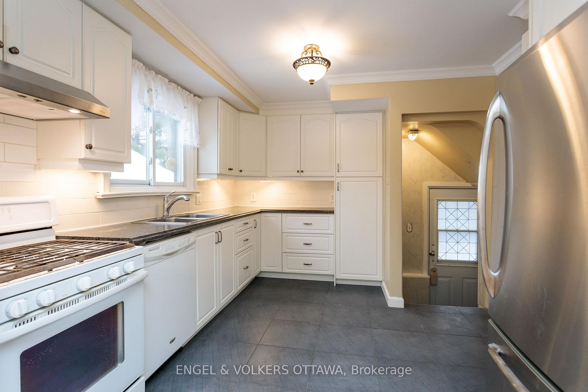 Photo 16 of 225 Pleasant Park Road, Ottawa, Faircrest Heights — HOMEH
