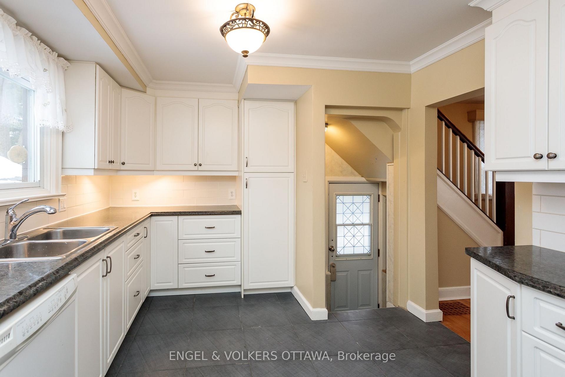 Photo 21 of 225 Pleasant Park Road, Ottawa, Faircrest Heights — HOMEH