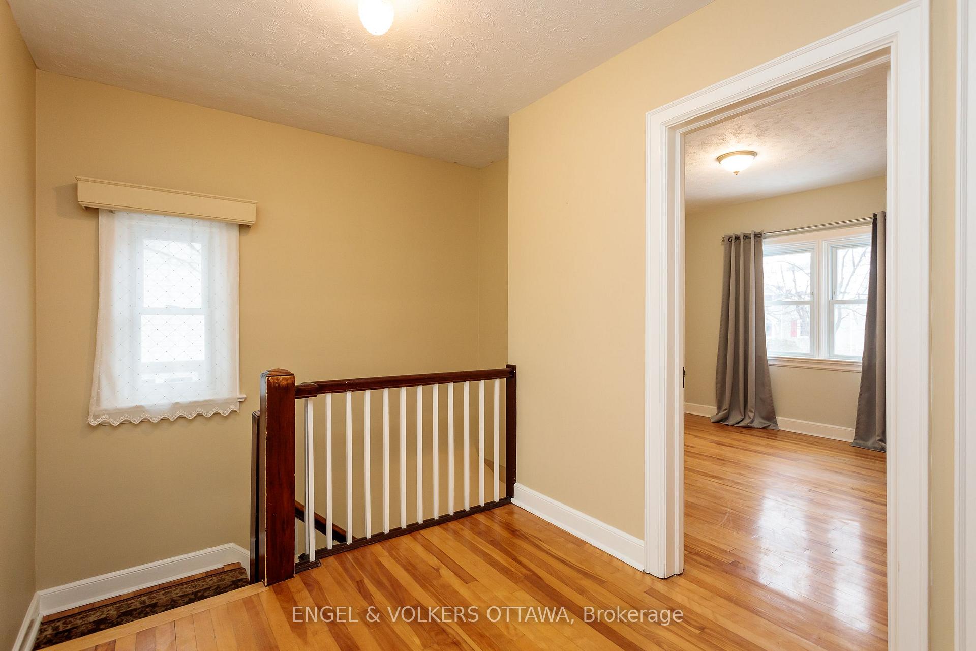 Photo 23 of 225 Pleasant Park Road, Ottawa, Faircrest Heights — HOMEH
