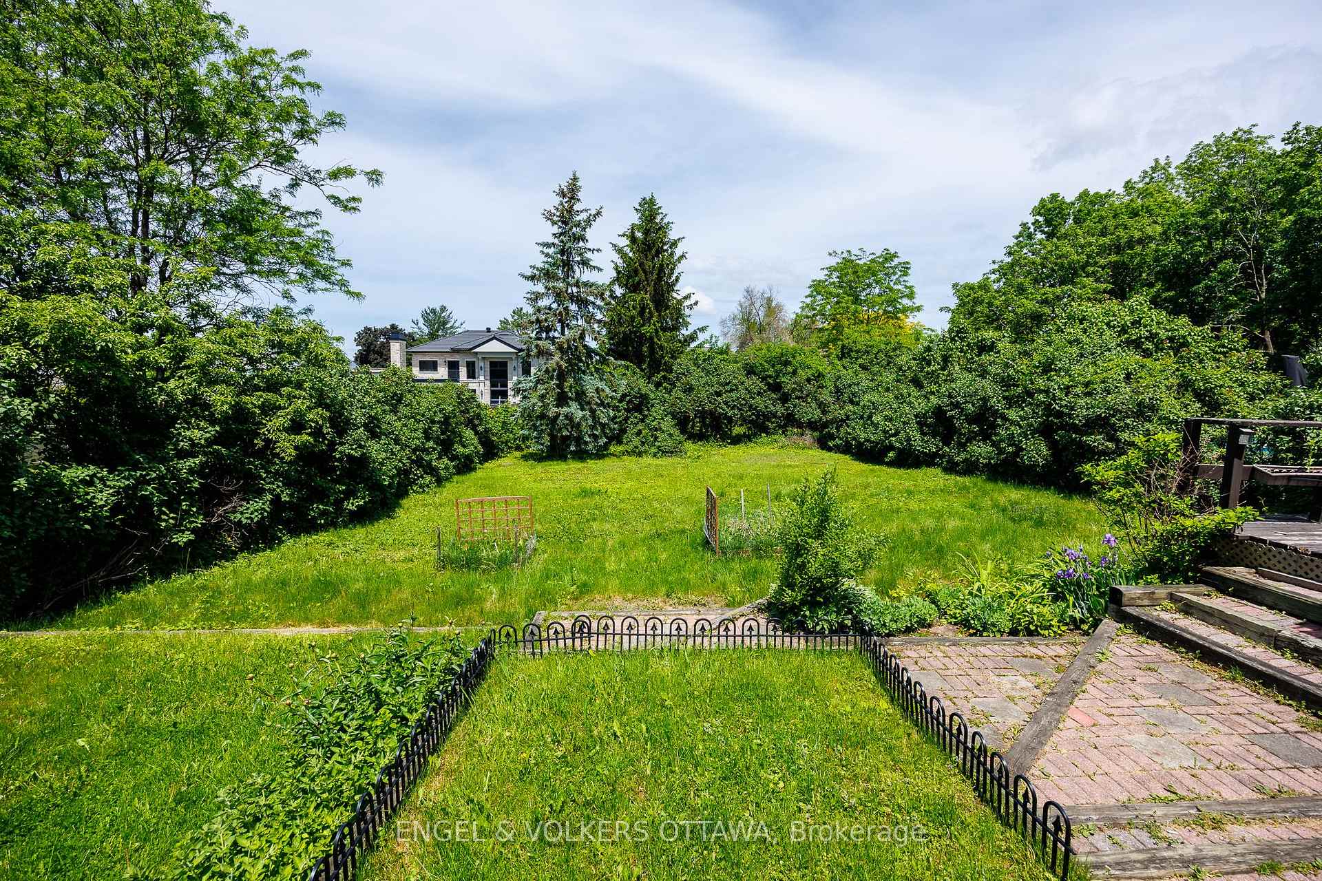 Photo 40 of 225 Pleasant Park Road, Ottawa, Faircrest Heights — HOMEH