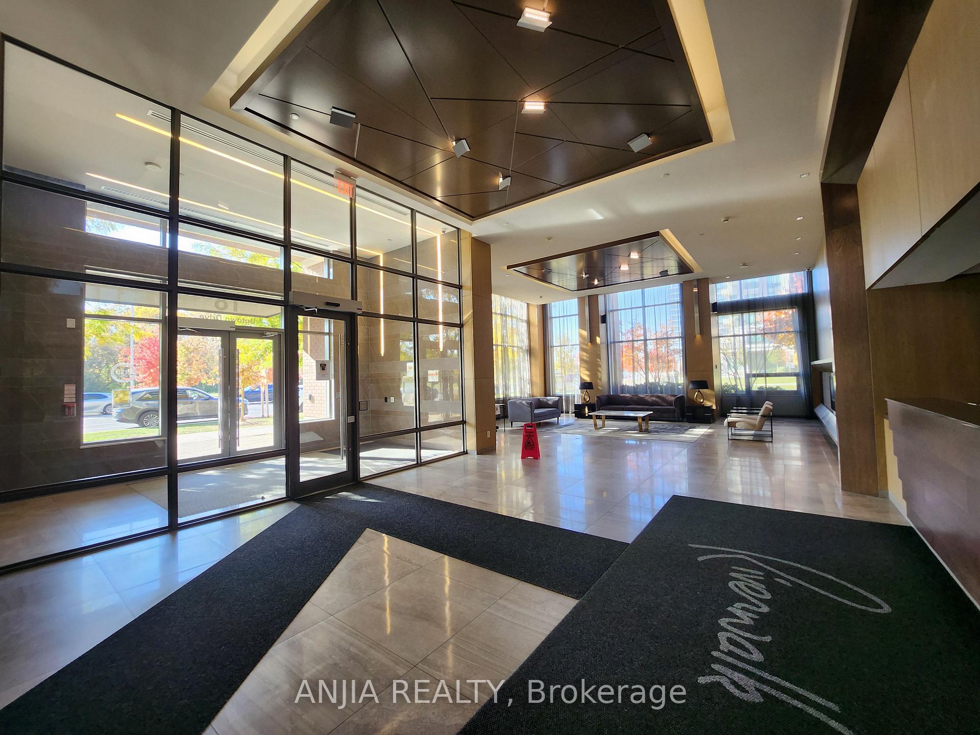 Photo 5 of Unit 901, 18 Uptown Drive, Markham, Unionville — HOMEH