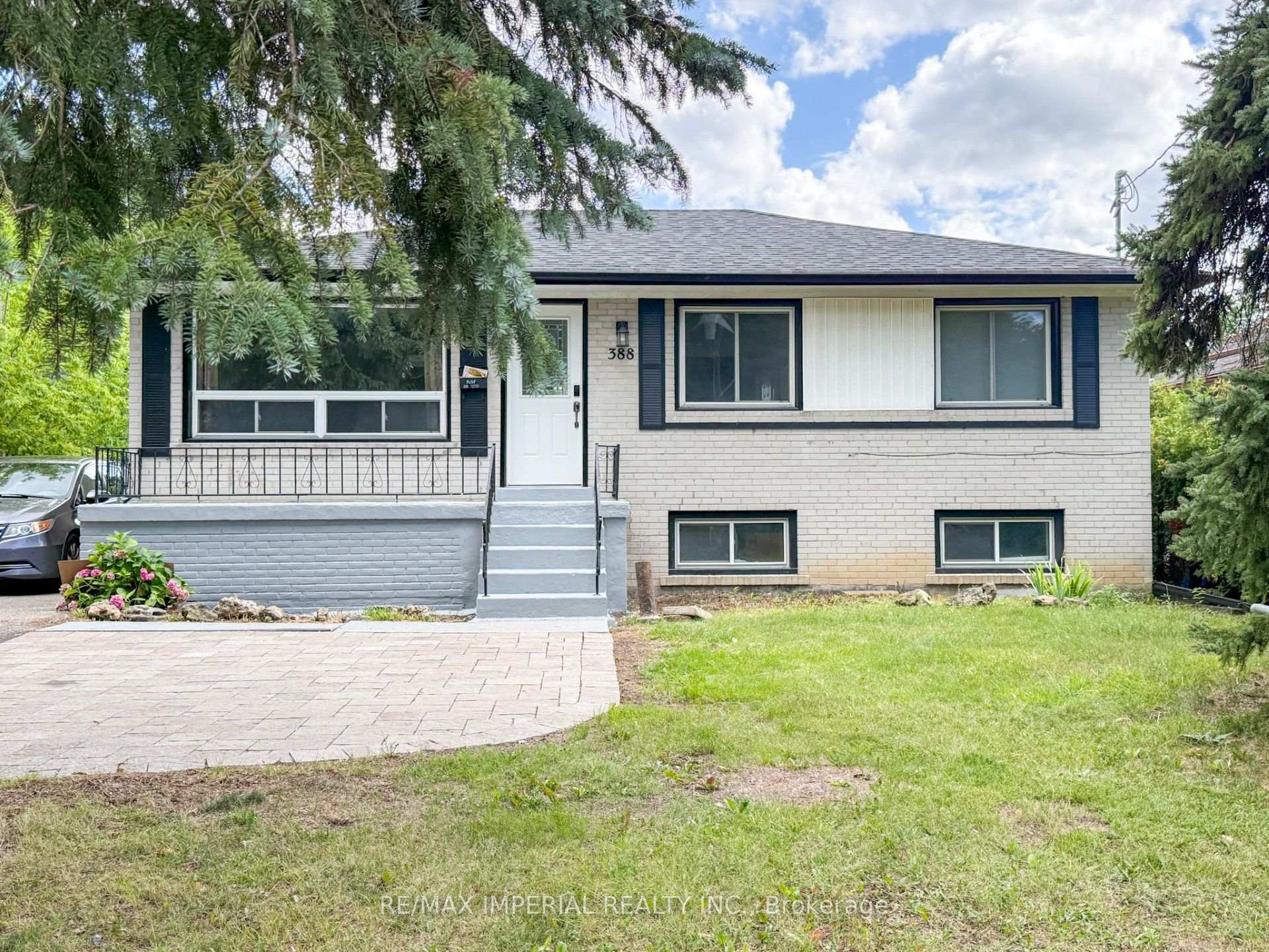 Photo 2 of Unit Main, 388 Becker Road, Richmond Hill, Crosby — HOMEH