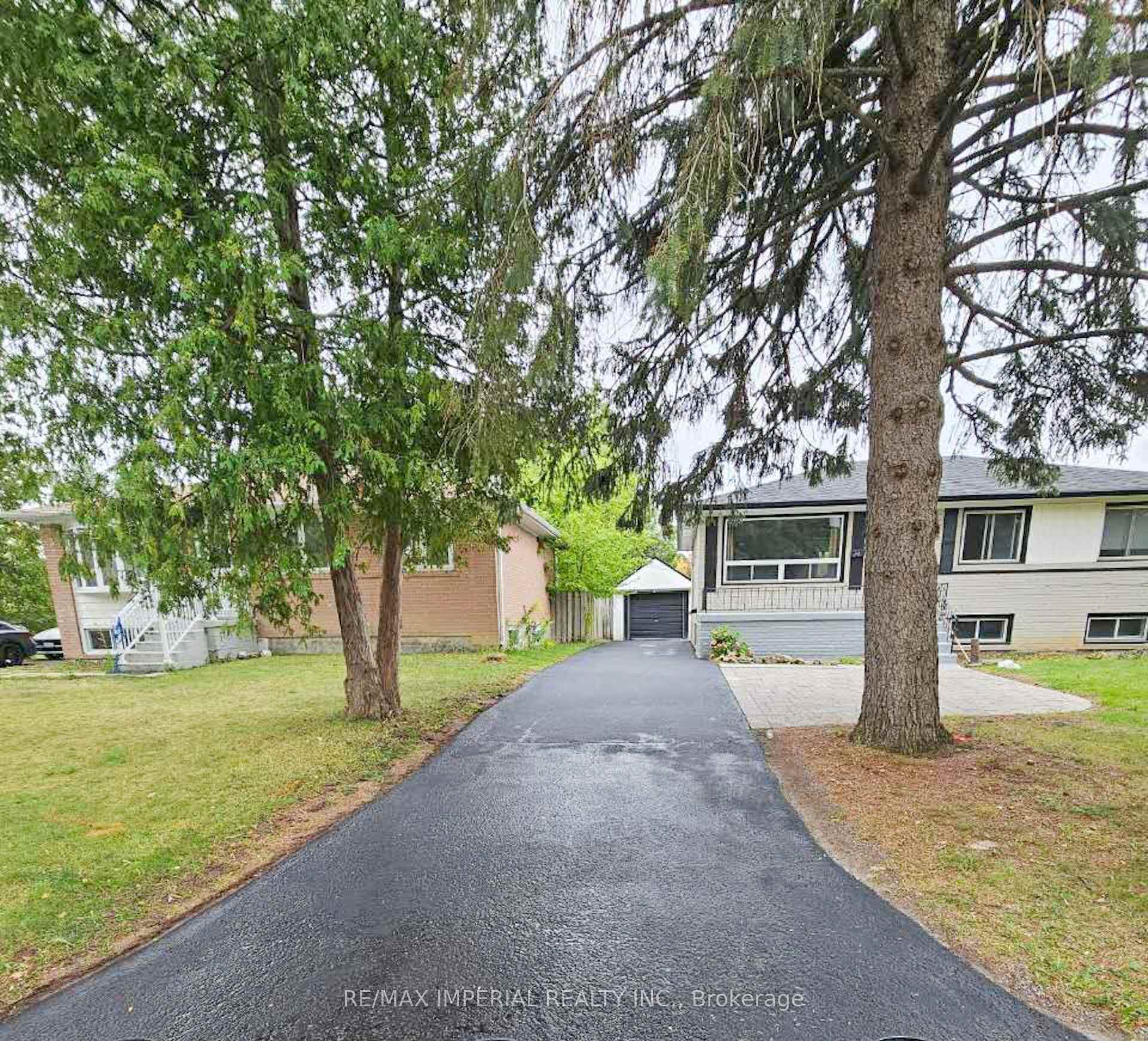 Photo 3 of Unit Main, 388 Becker Road, Richmond Hill, Crosby — HOMEH