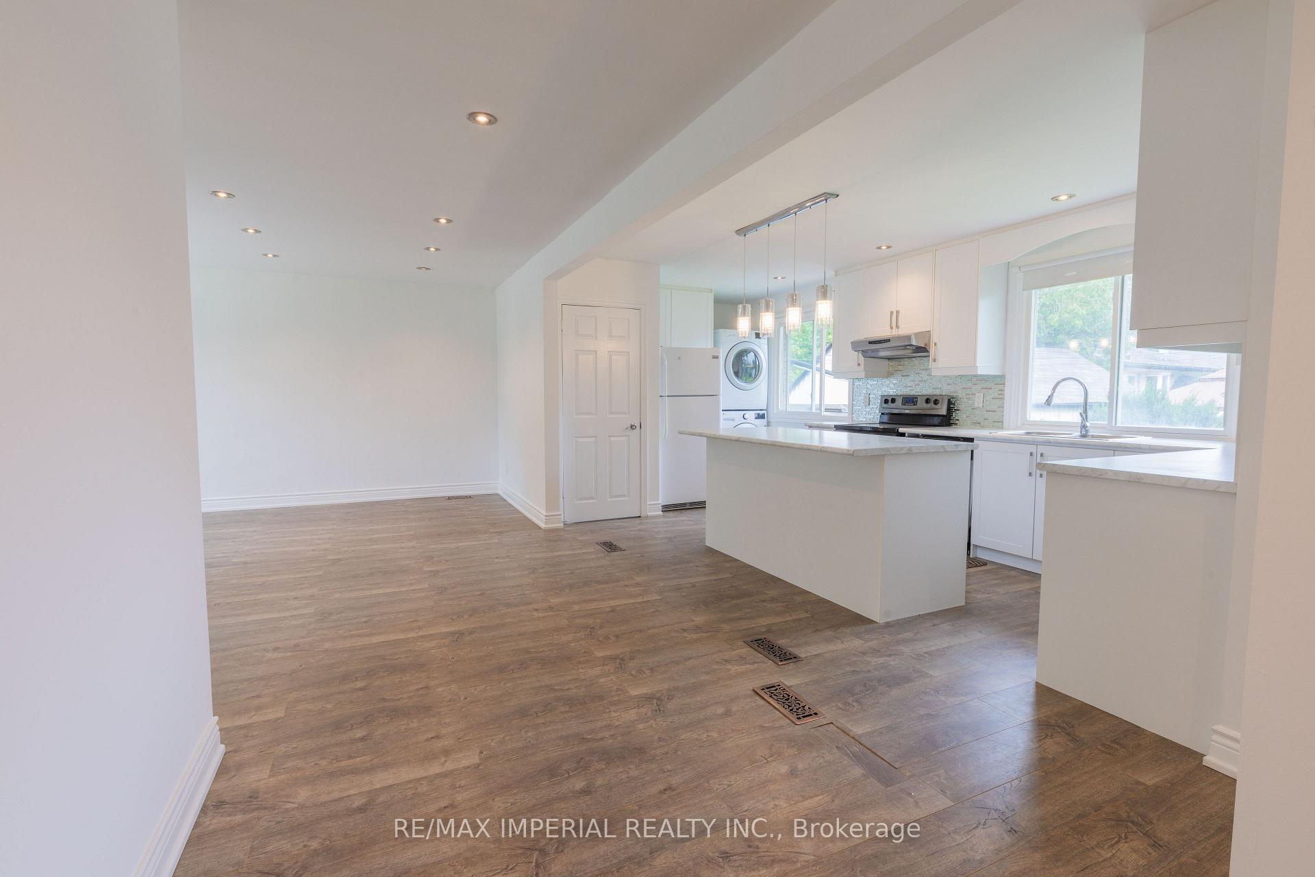 Photo 5 of Unit Main, 388 Becker Road, Richmond Hill, Crosby — HOMEH