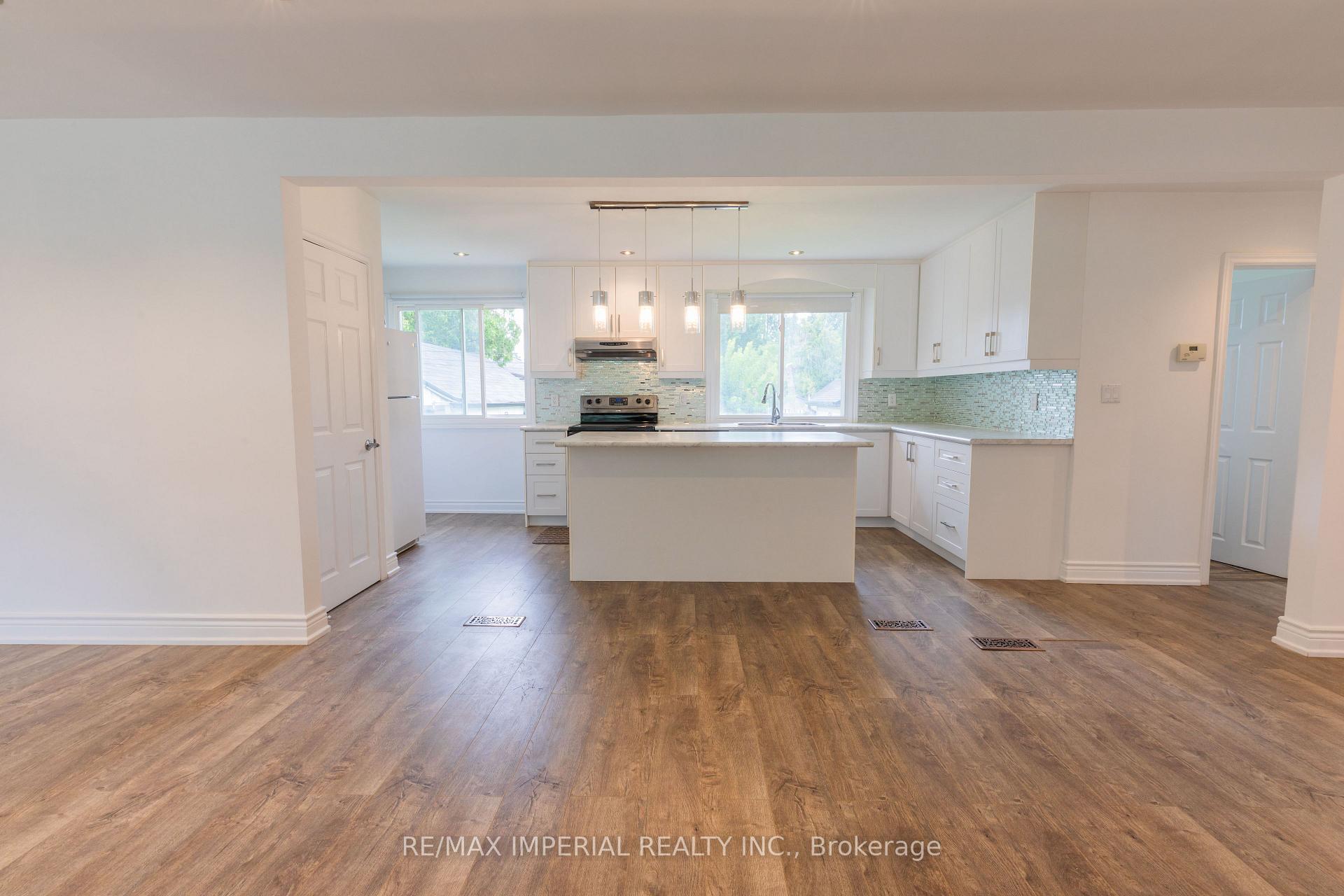 Photo 6 of Unit Main, 388 Becker Road, Richmond Hill, Crosby — HOMEH