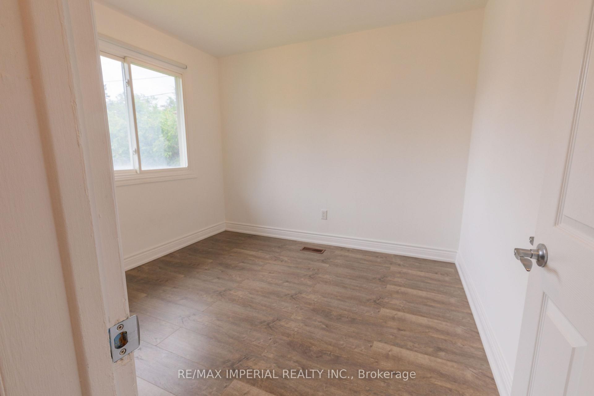 Photo 12 of Unit Main, 388 Becker Road, Richmond Hill, Crosby — HOMEH