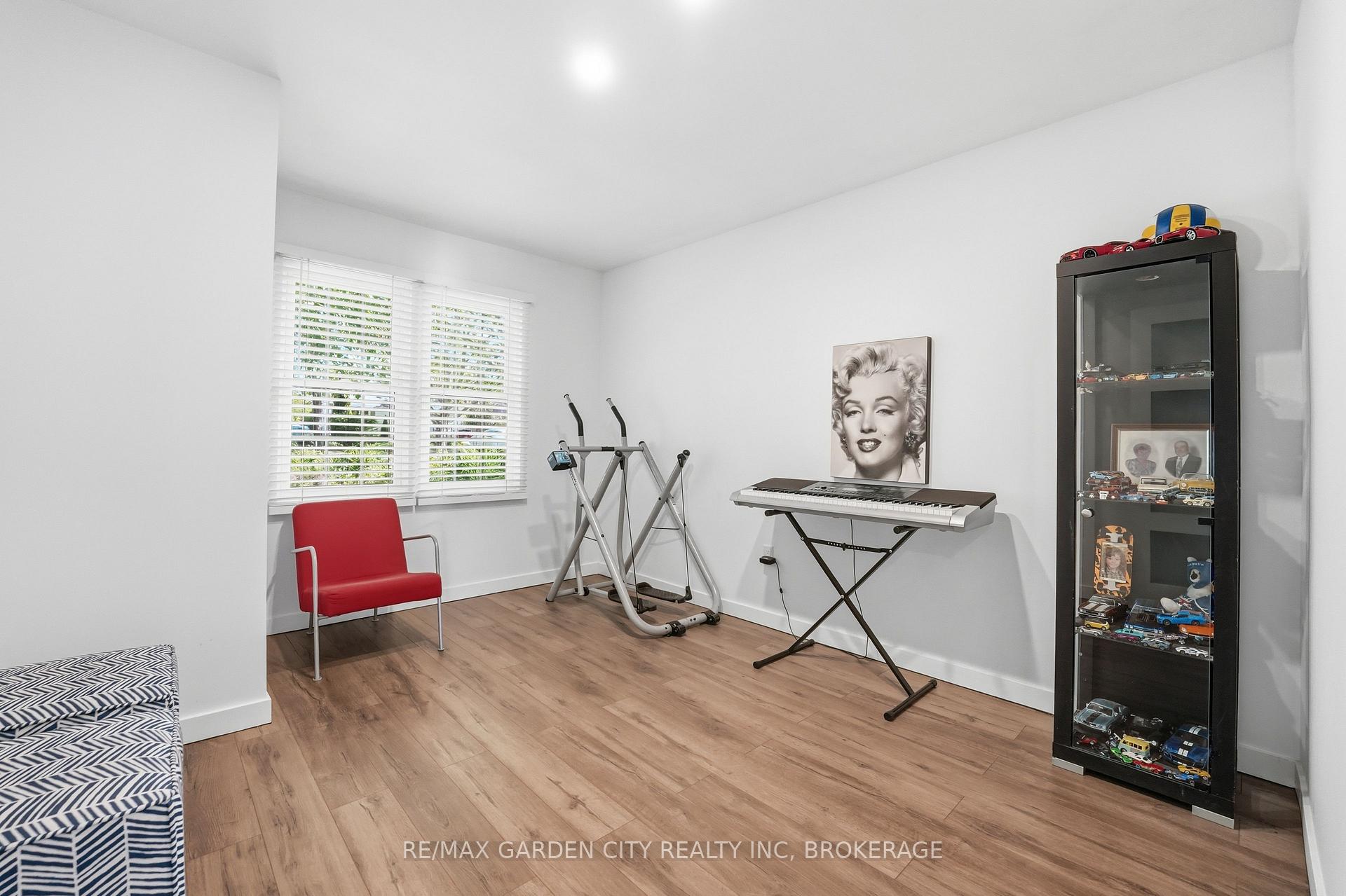 Photo 25 of 50 Beamer Avenue, St. Catharines, Bunting/Linwell — HOMEH