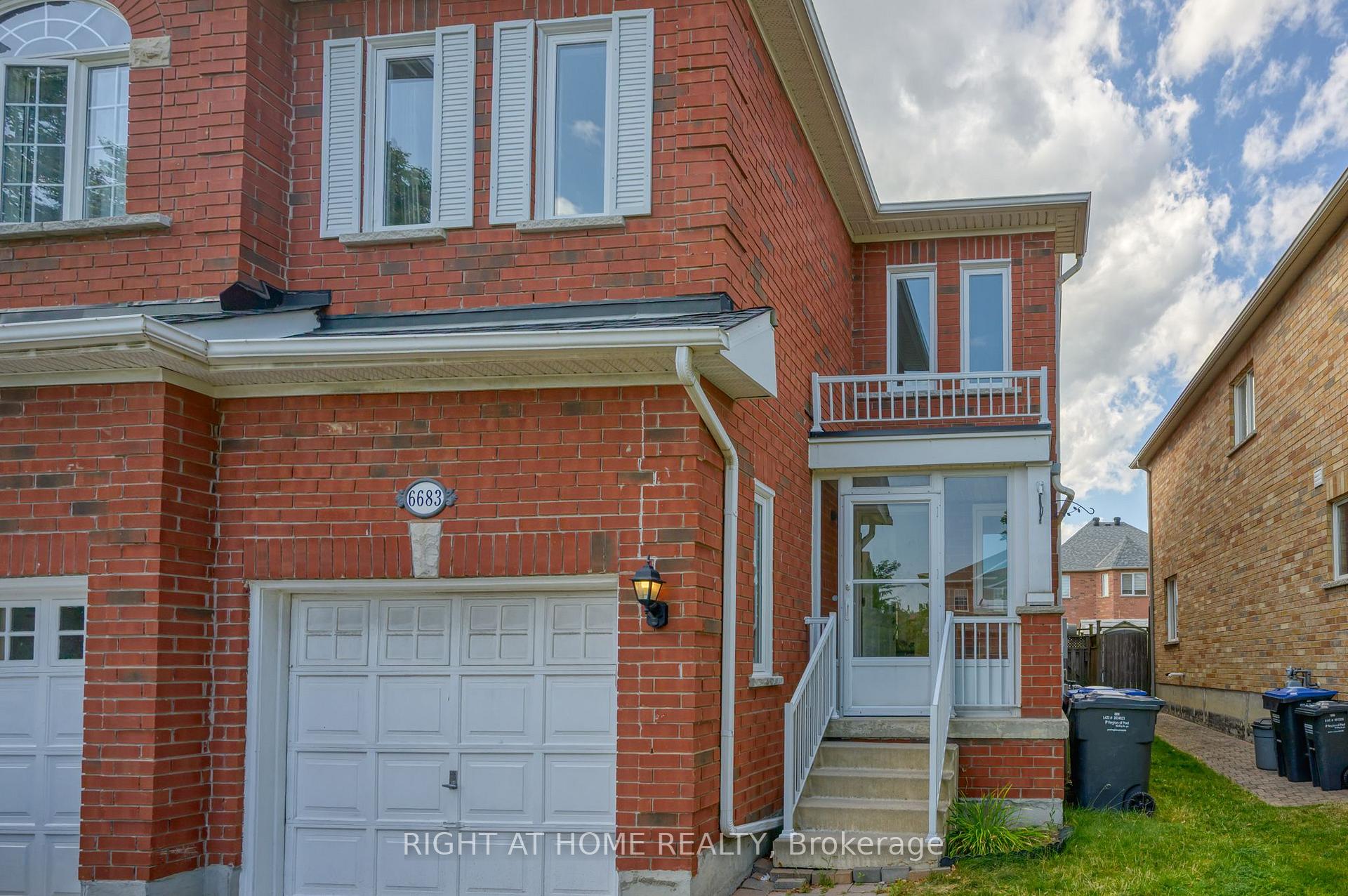 Photo 2 of 6683 Opera Glass Crescent, Mississauga, Meadowvale Village — HOMEH