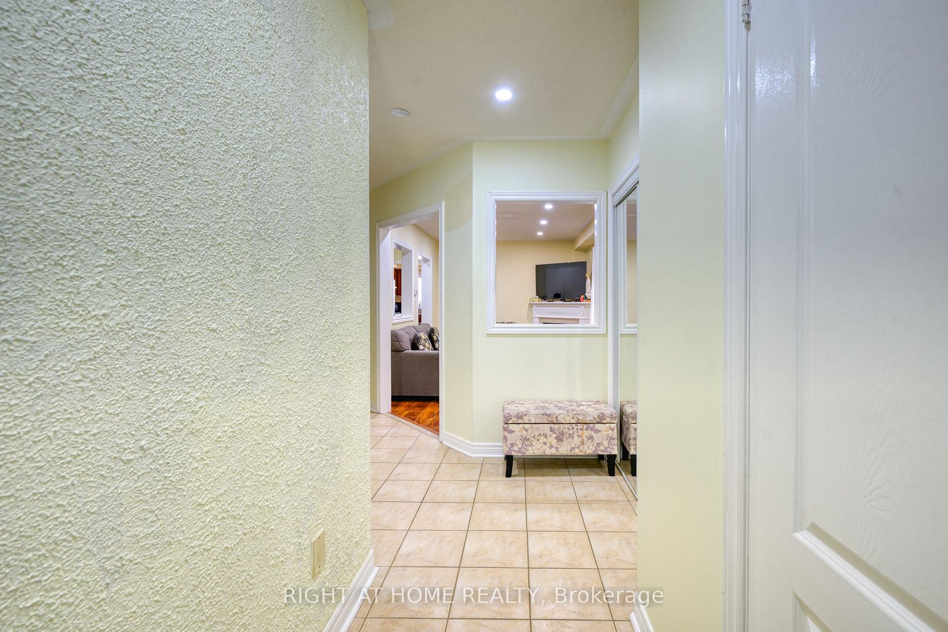 Photo 3 of 6683 Opera Glass Crescent, Mississauga, Meadowvale Village — HOMEH