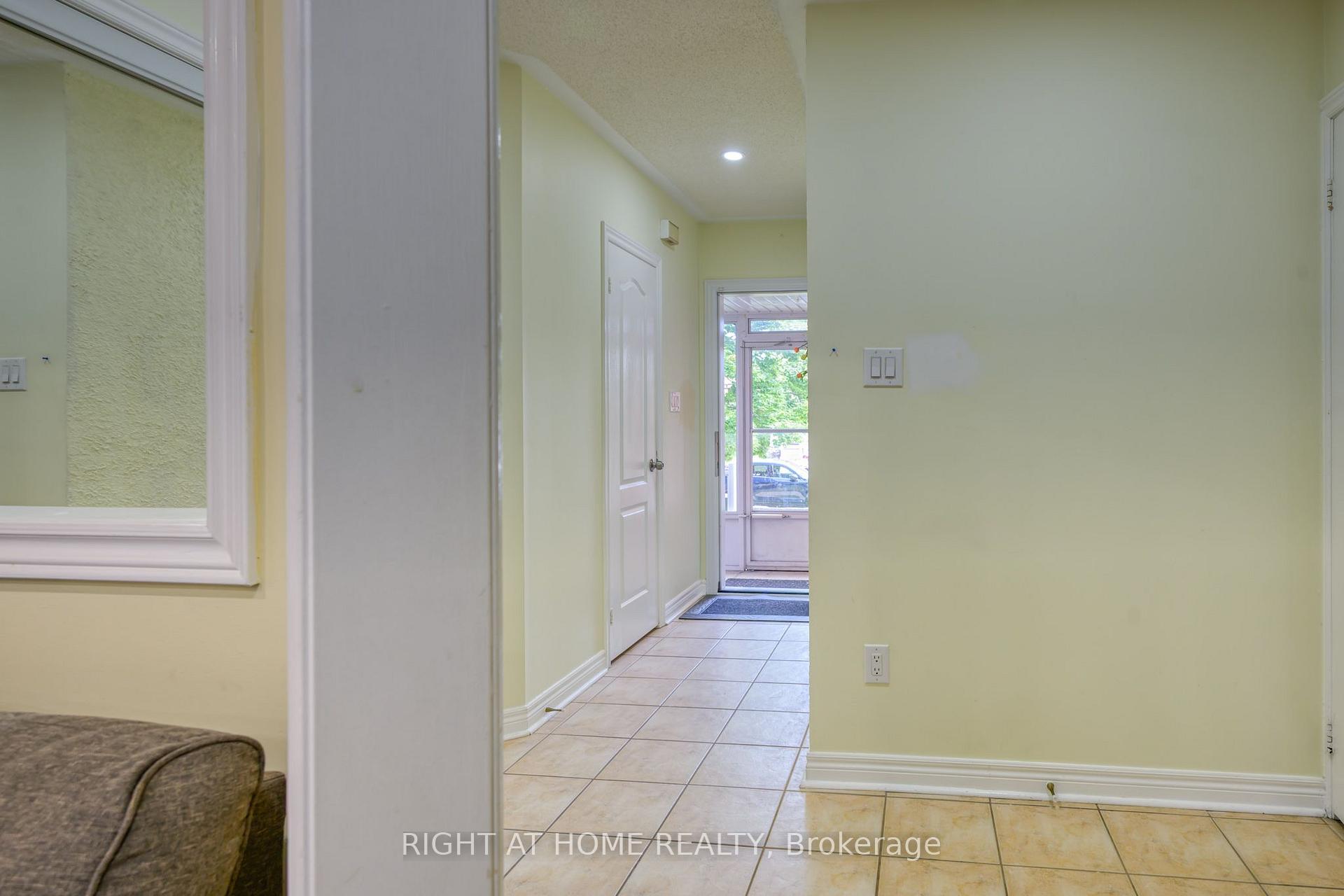 Photo 4 of 6683 Opera Glass Crescent, Mississauga, Meadowvale Village — HOMEH