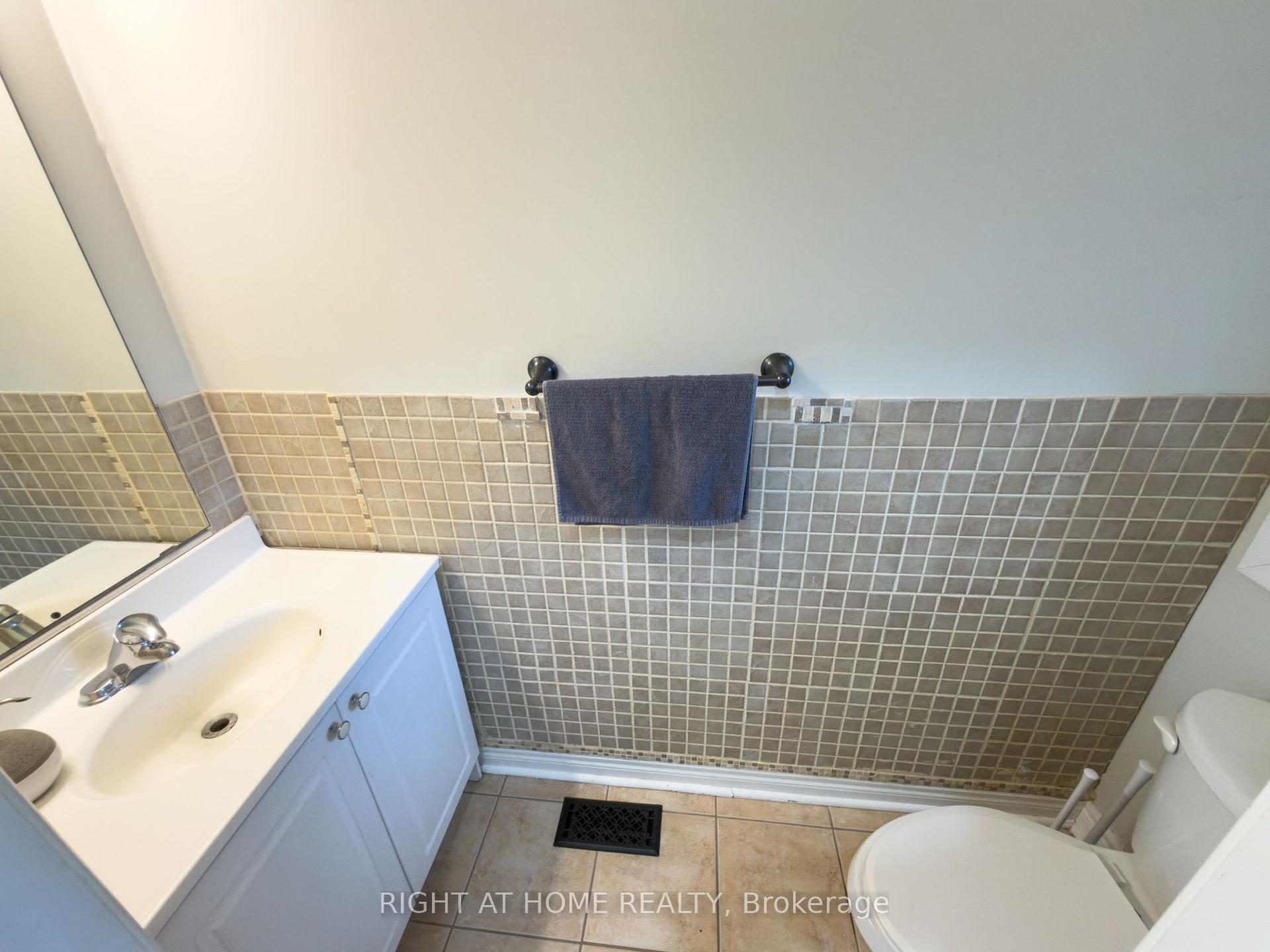 Photo 5 of 6683 Opera Glass Crescent, Mississauga, Meadowvale Village — HOMEH