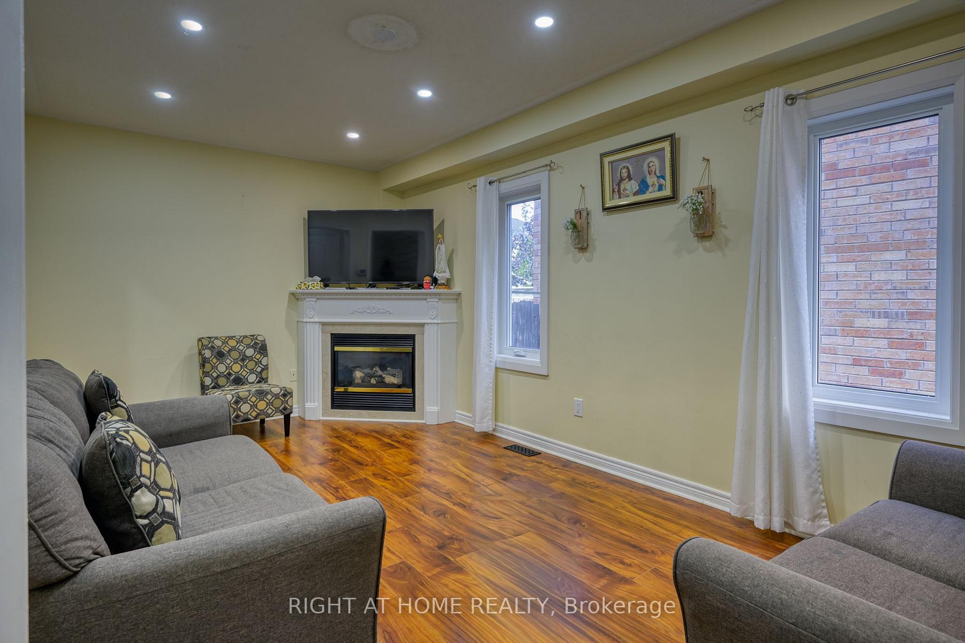 Photo 7 of 6683 Opera Glass Crescent, Mississauga, Meadowvale Village — HOMEH