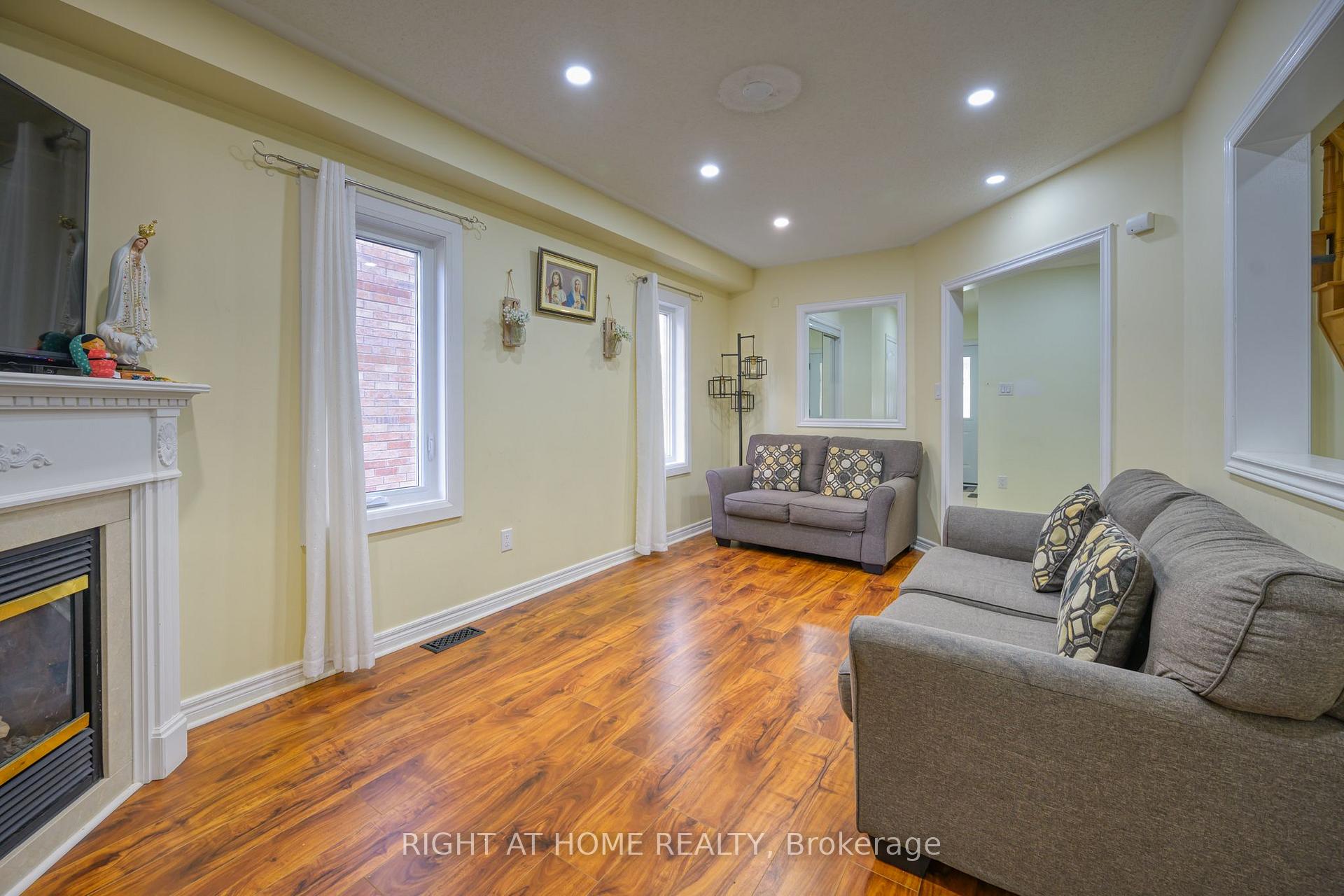 Photo 8 of 6683 Opera Glass Crescent, Mississauga, Meadowvale Village — HOMEH