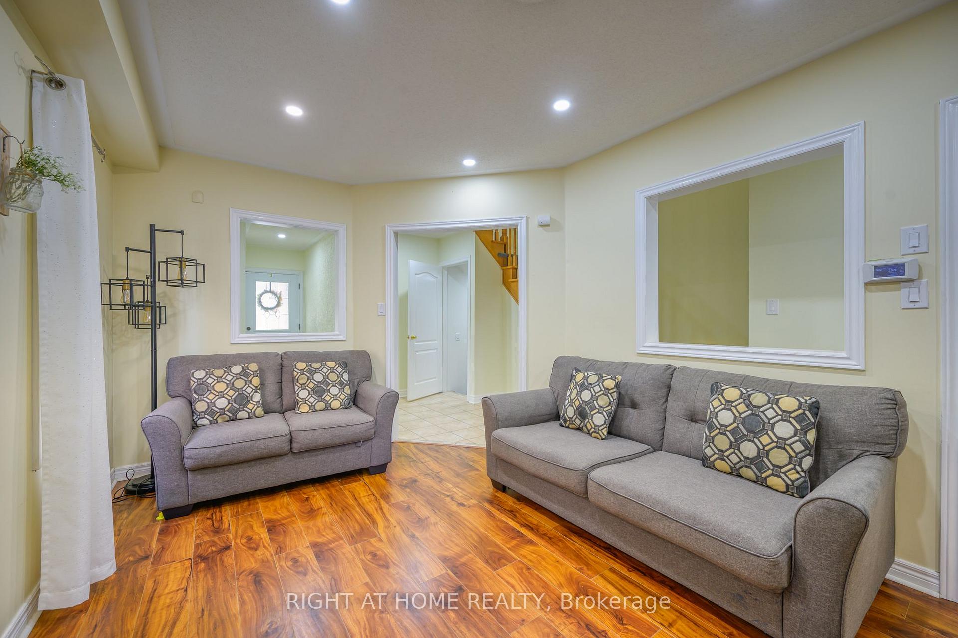 Photo 9 of 6683 Opera Glass Crescent, Mississauga, Meadowvale Village — HOMEH