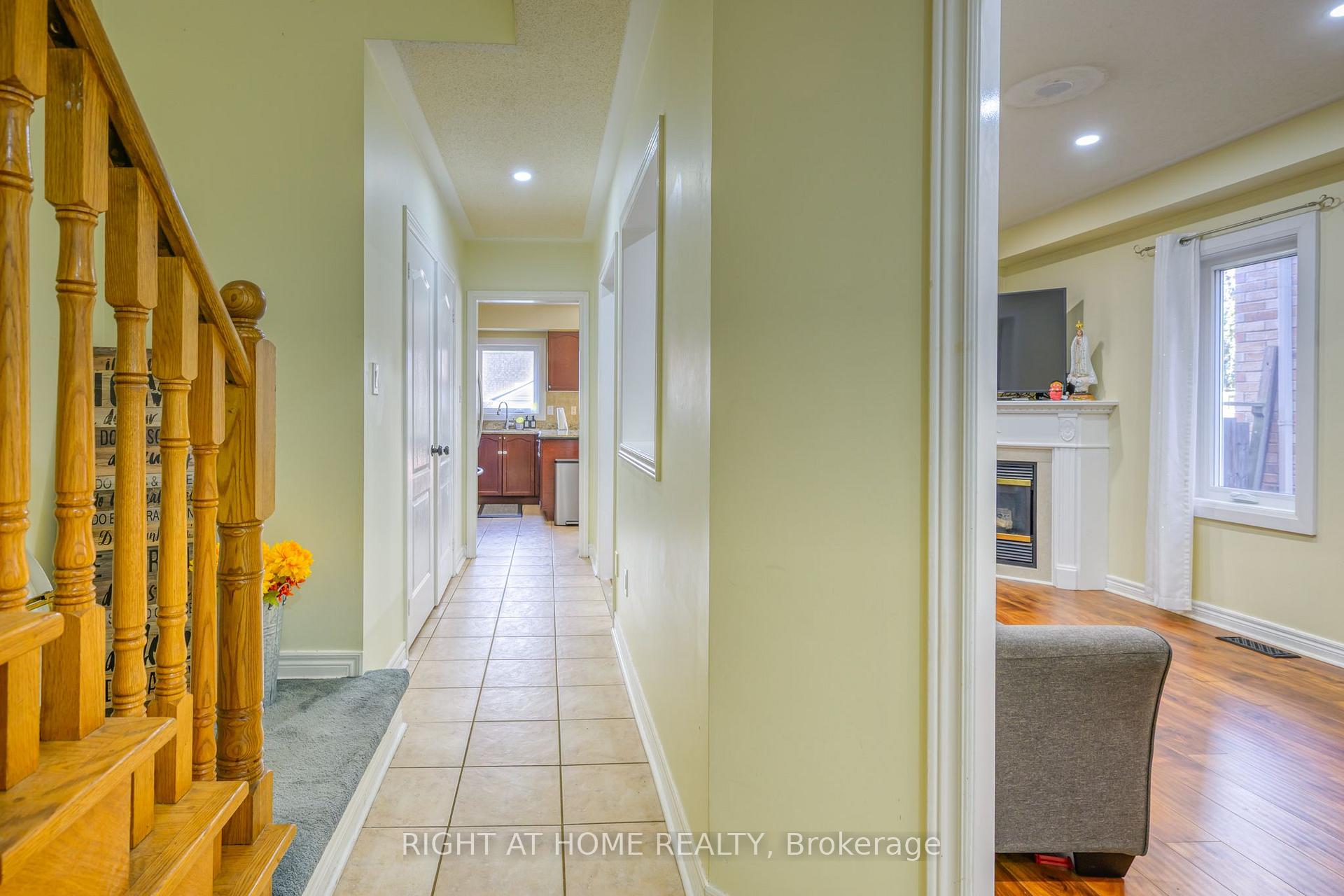 Photo 10 of 6683 Opera Glass Crescent, Mississauga, Meadowvale Village — HOMEH