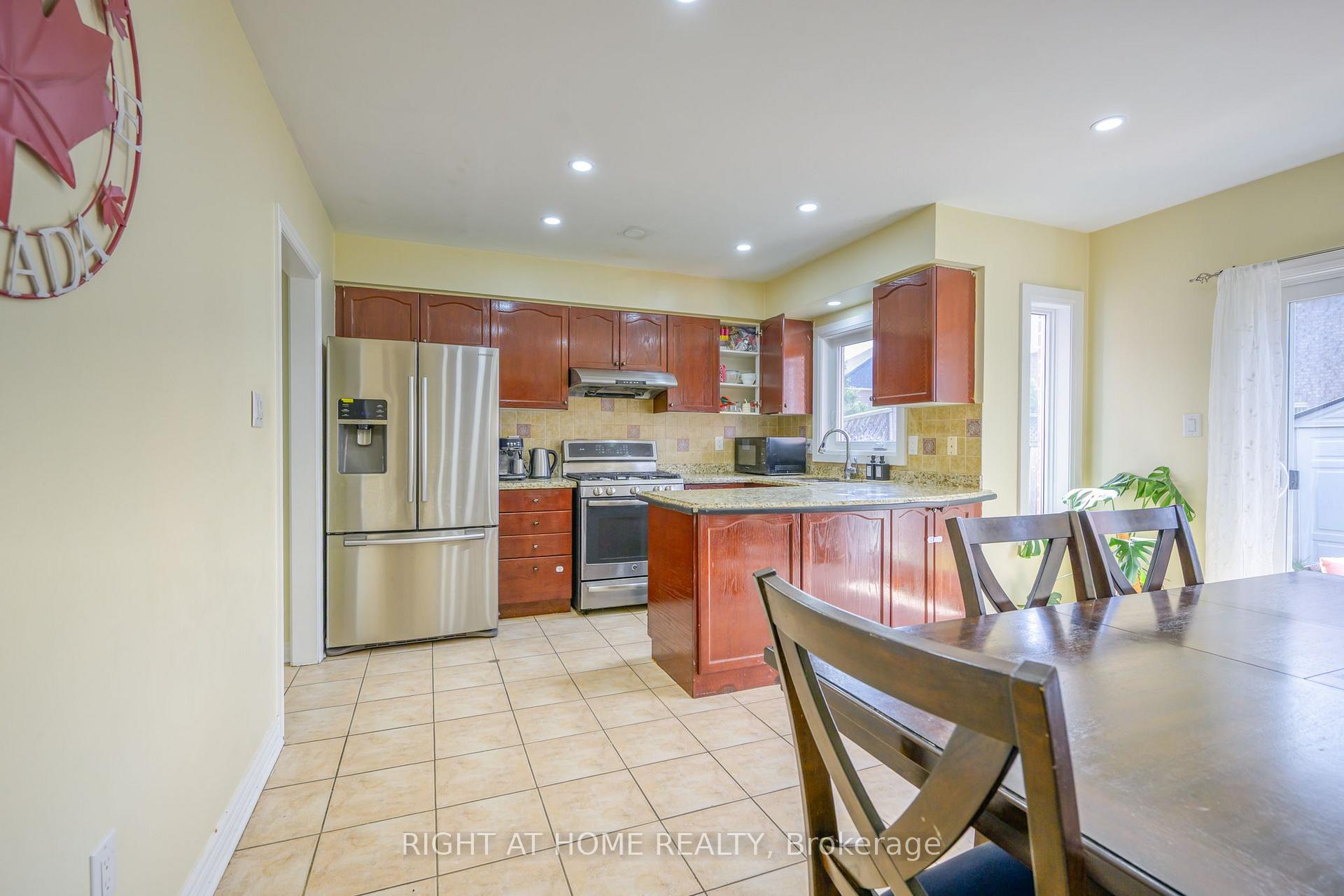 Photo 12 of 6683 Opera Glass Crescent, Mississauga, Meadowvale Village — HOMEH