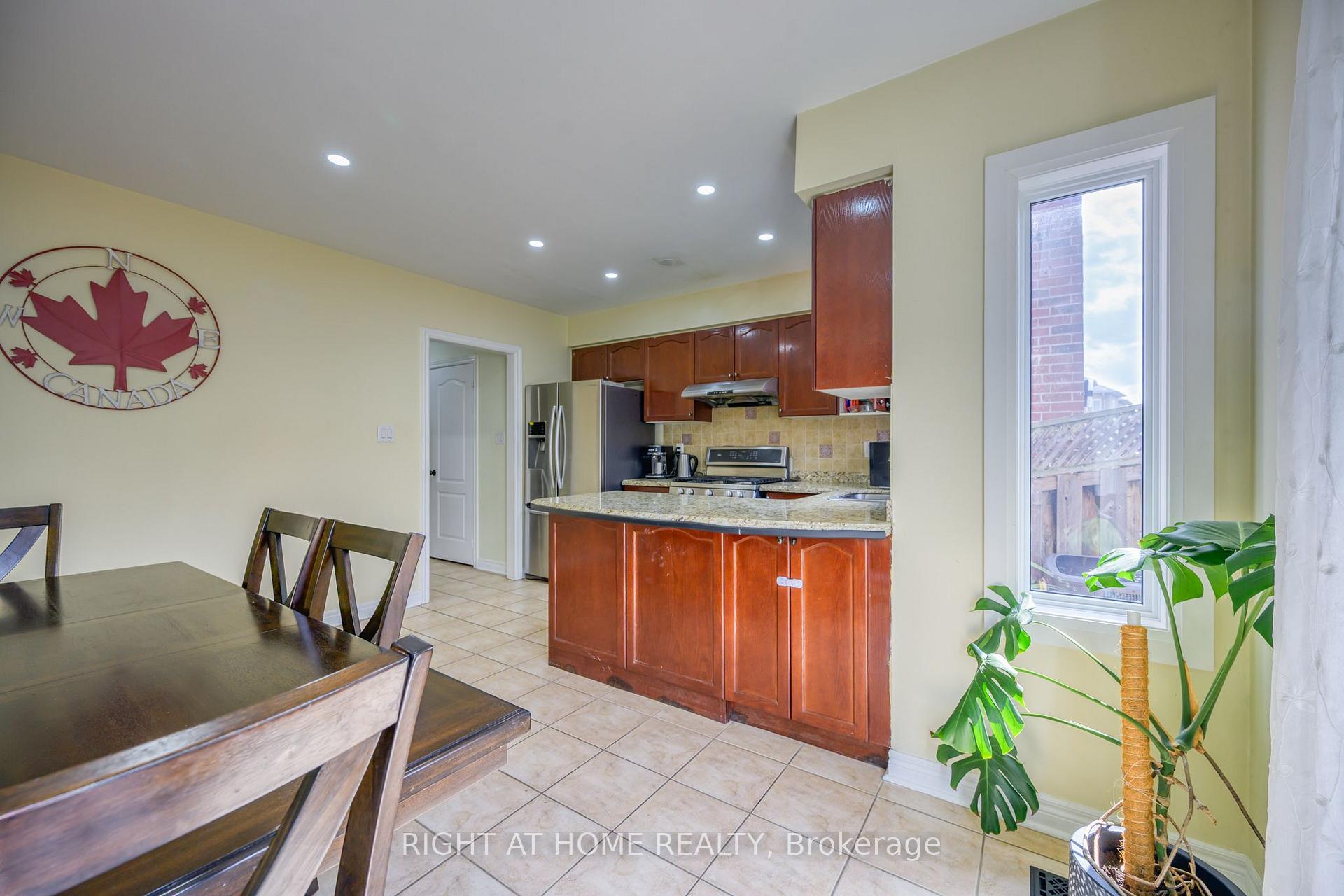 Photo 13 of 6683 Opera Glass Crescent, Mississauga, Meadowvale Village — HOMEH