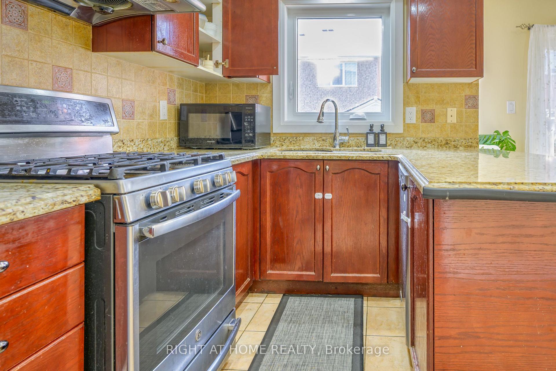 Photo 14 of 6683 Opera Glass Crescent, Mississauga, Meadowvale Village — HOMEH