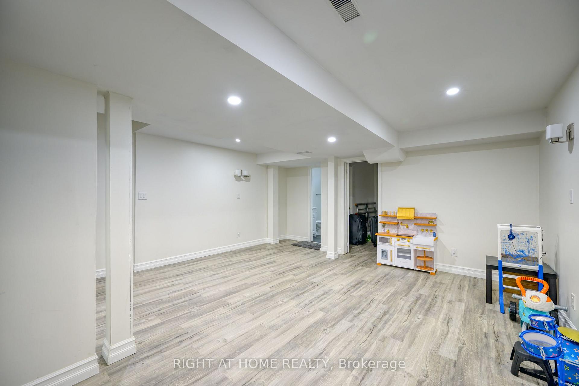 Photo 35 of 6683 Opera Glass Crescent, Mississauga, Meadowvale Village — HOMEH