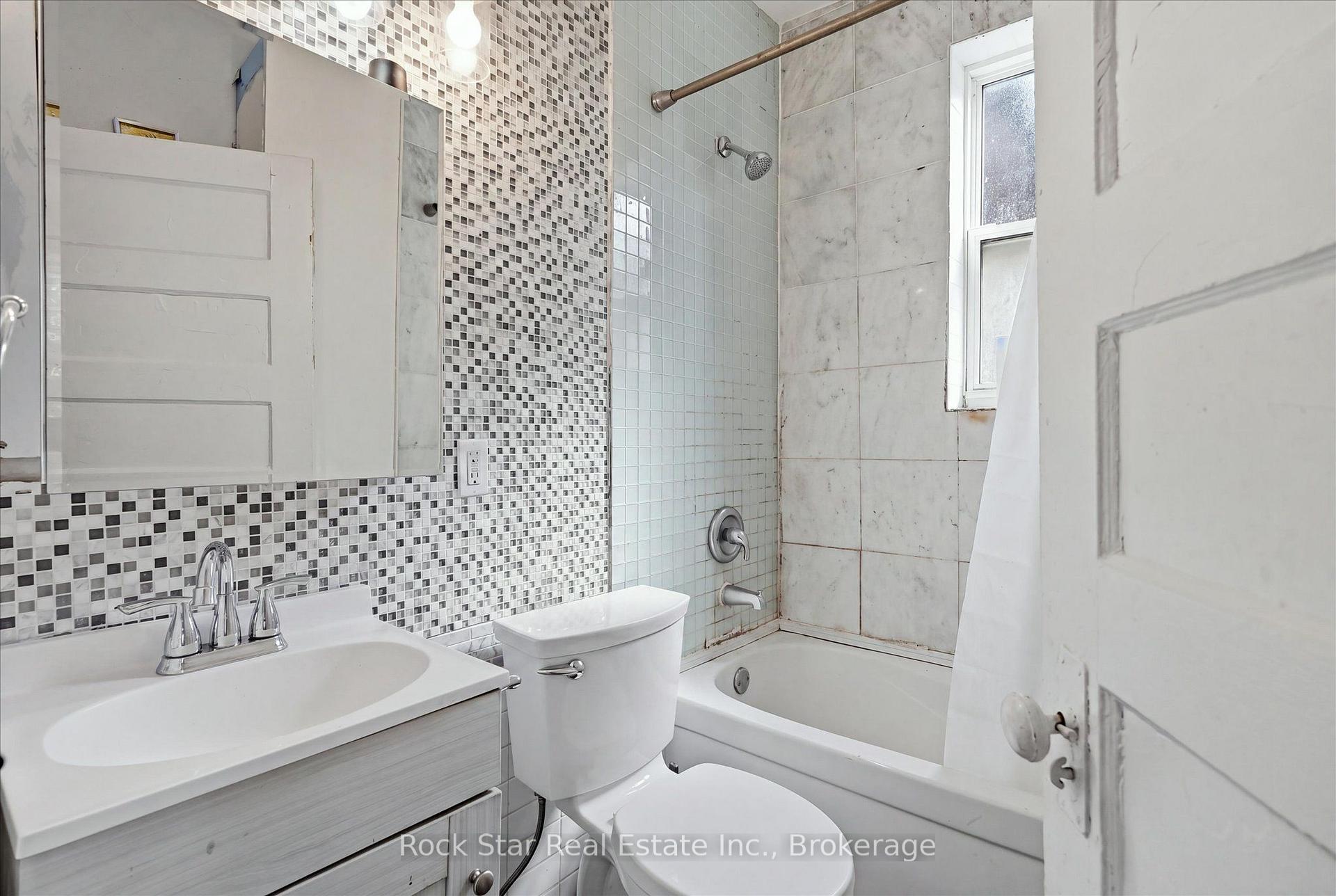 Photo 17 of 1259 Davenport Road, Toronto, Dovercourt-Wallace Emerson-Junction — HOMEH