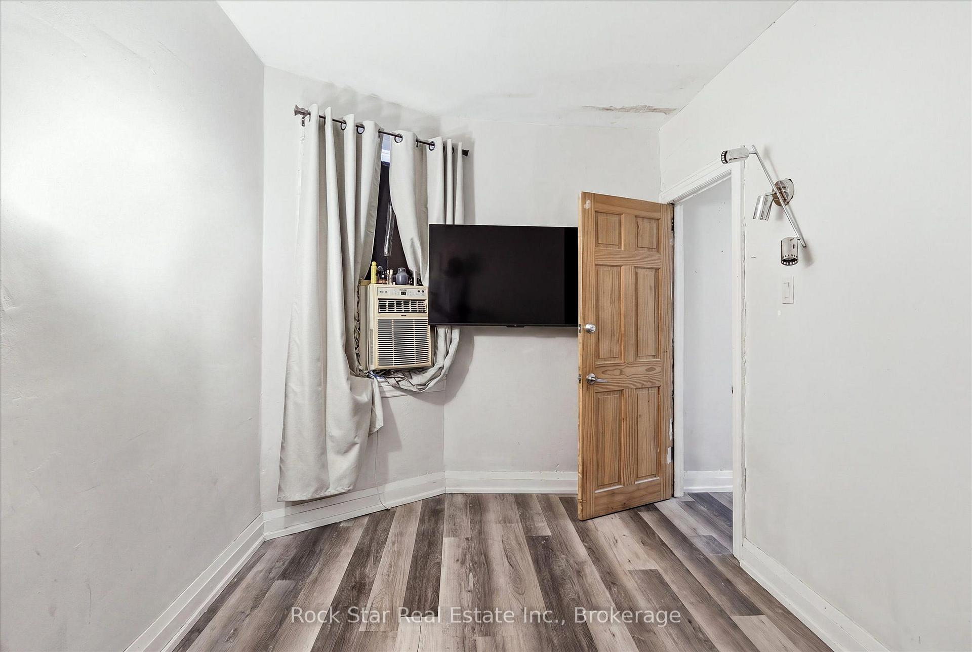 Photo 19 of 1259 Davenport Road, Toronto, Dovercourt-Wallace Emerson-Junction — HOMEH