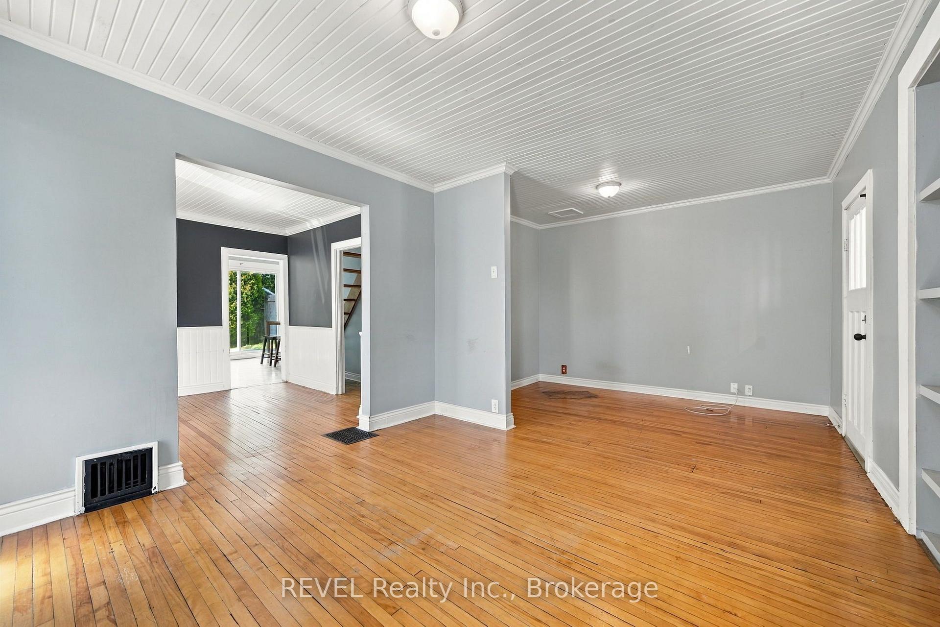 Photo 10 of 61 Patricia Street, Thorold, Thorold Downtown — HOMEH