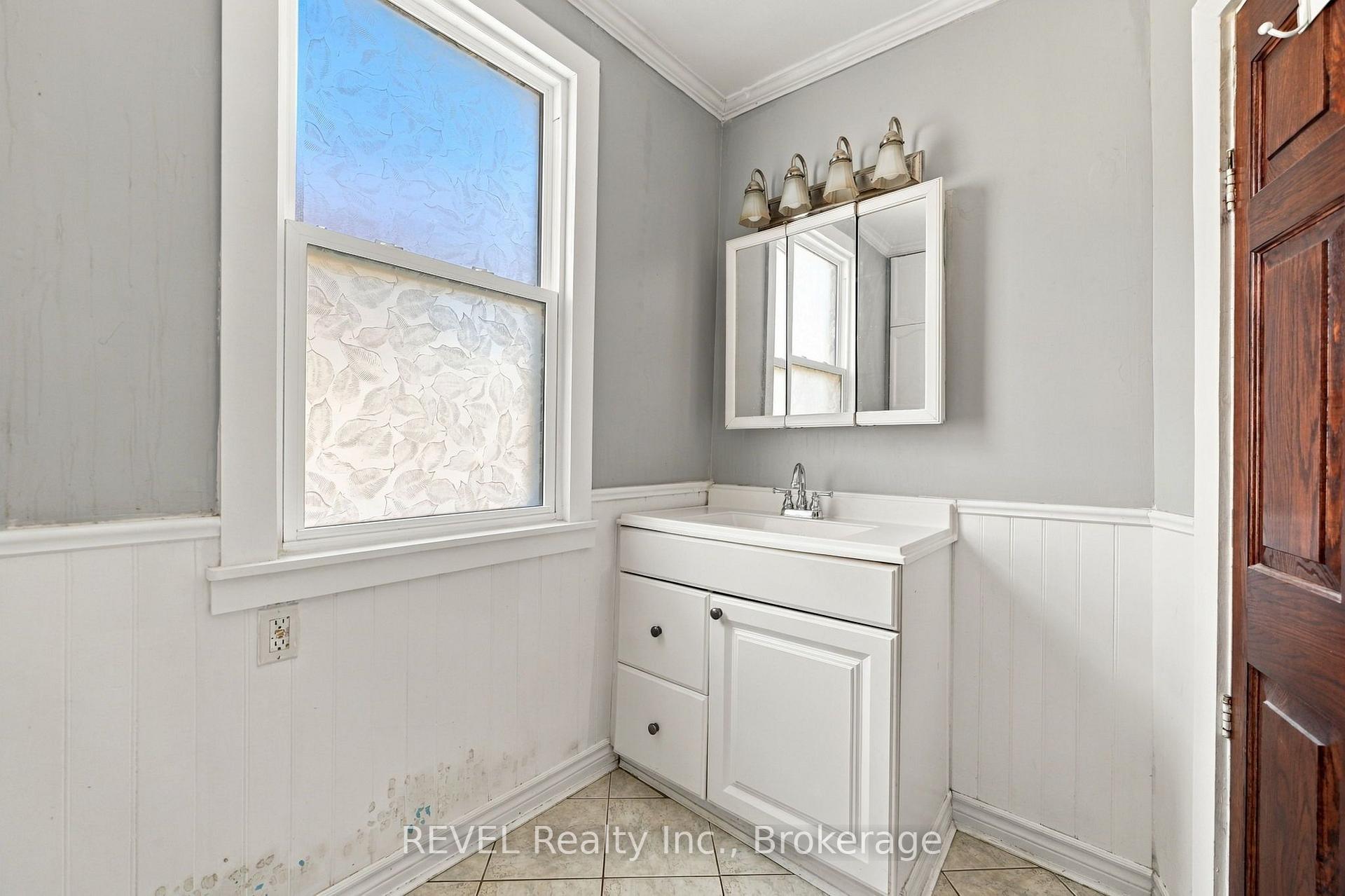 Photo 16 of 61 Patricia Street, Thorold, Thorold Downtown — HOMEH
