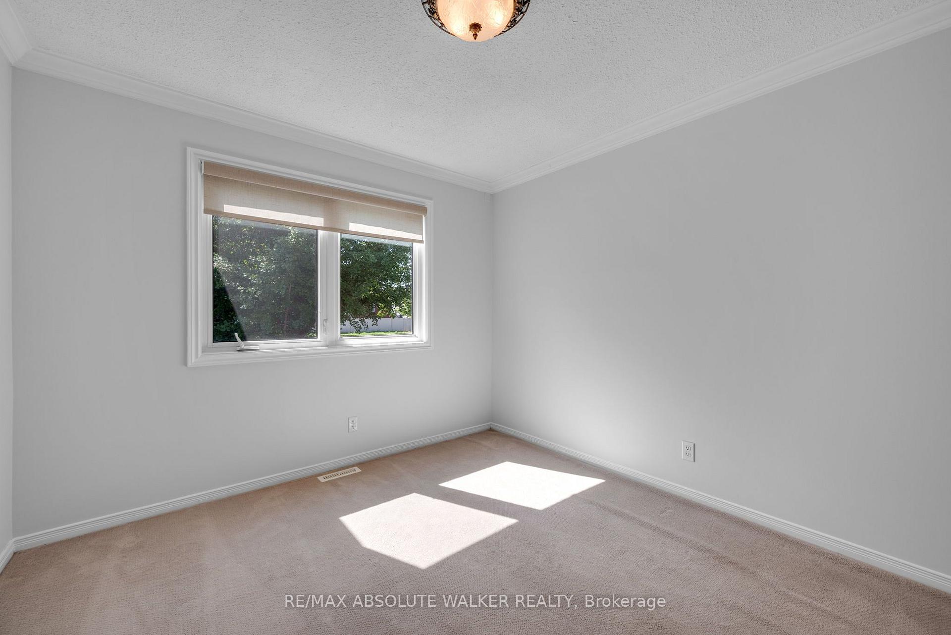 Photo 12 of 65 Halley Street, Ottawa, Barrhaven - Heritage Park — HOMEH