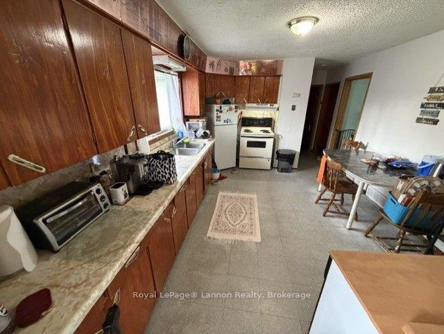 Photo 10 of 39-41 Junot Avenue S, Thunder Bay, Forest Park — HOMEH