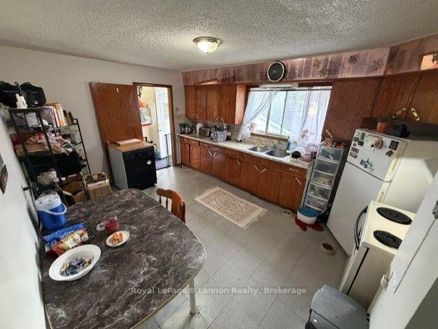 Photo 13 of 39-41 Junot Avenue S, Thunder Bay, Forest Park — HOMEH