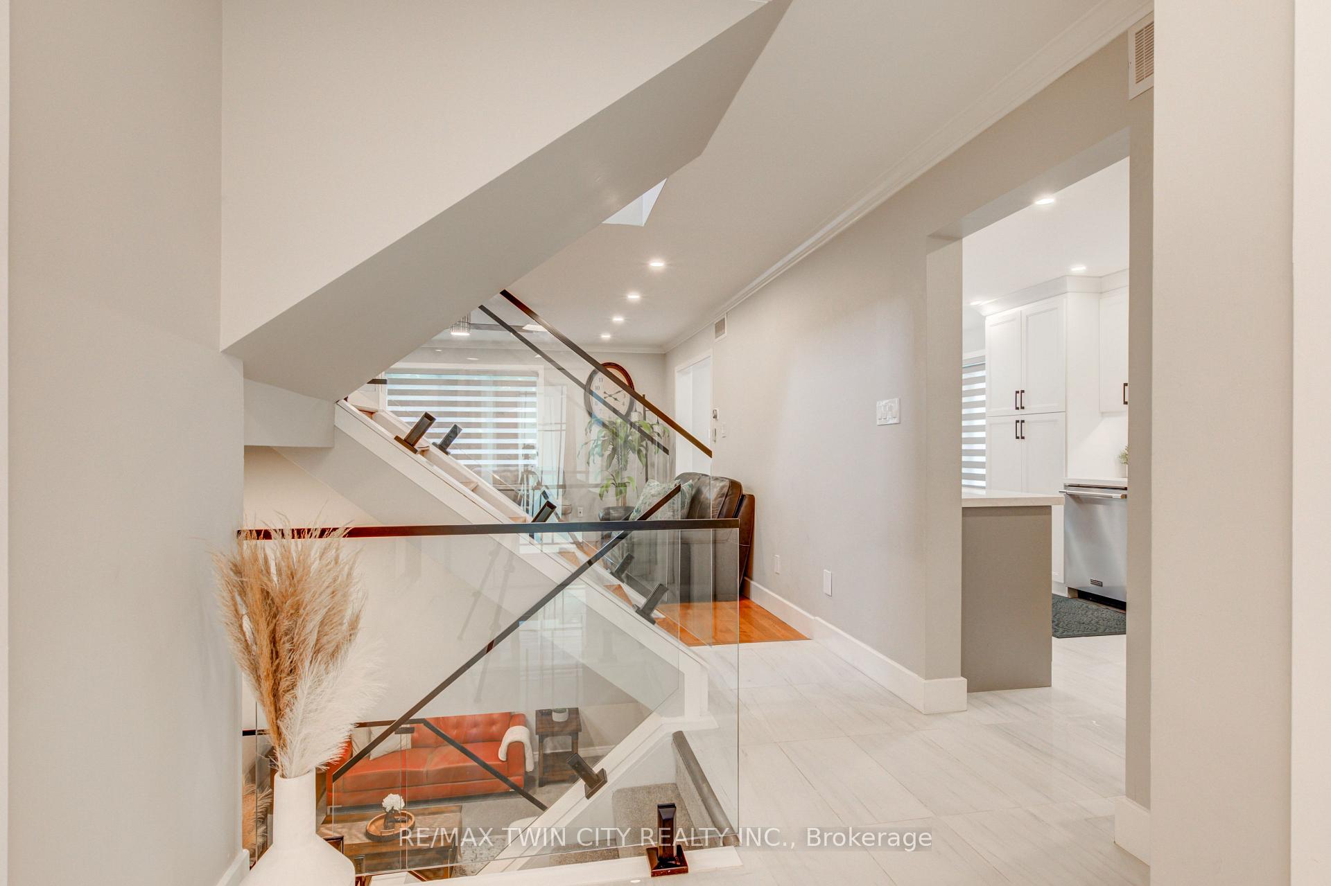 Photo 6 of 31 Tynemouth Drive, London, East I — HOMEH
