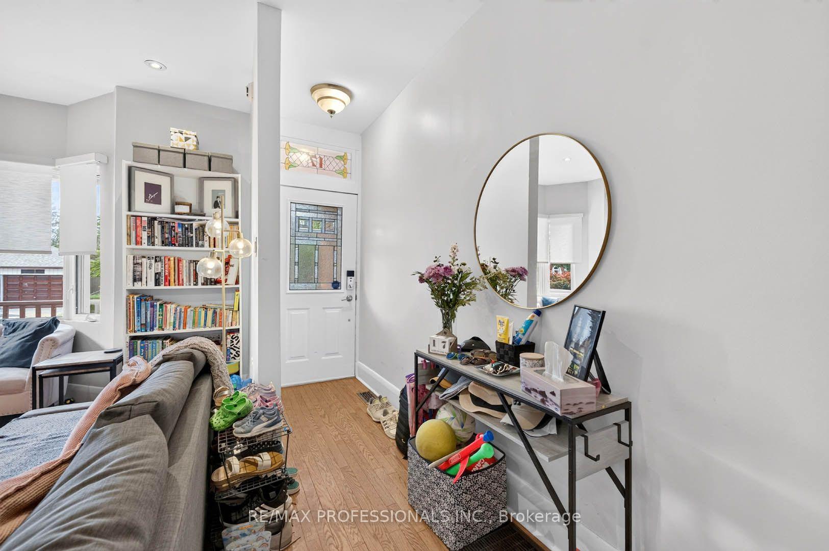 Photo 5 of 17 Fifth Street, Etobicoke, New Toronto — HOMEH
