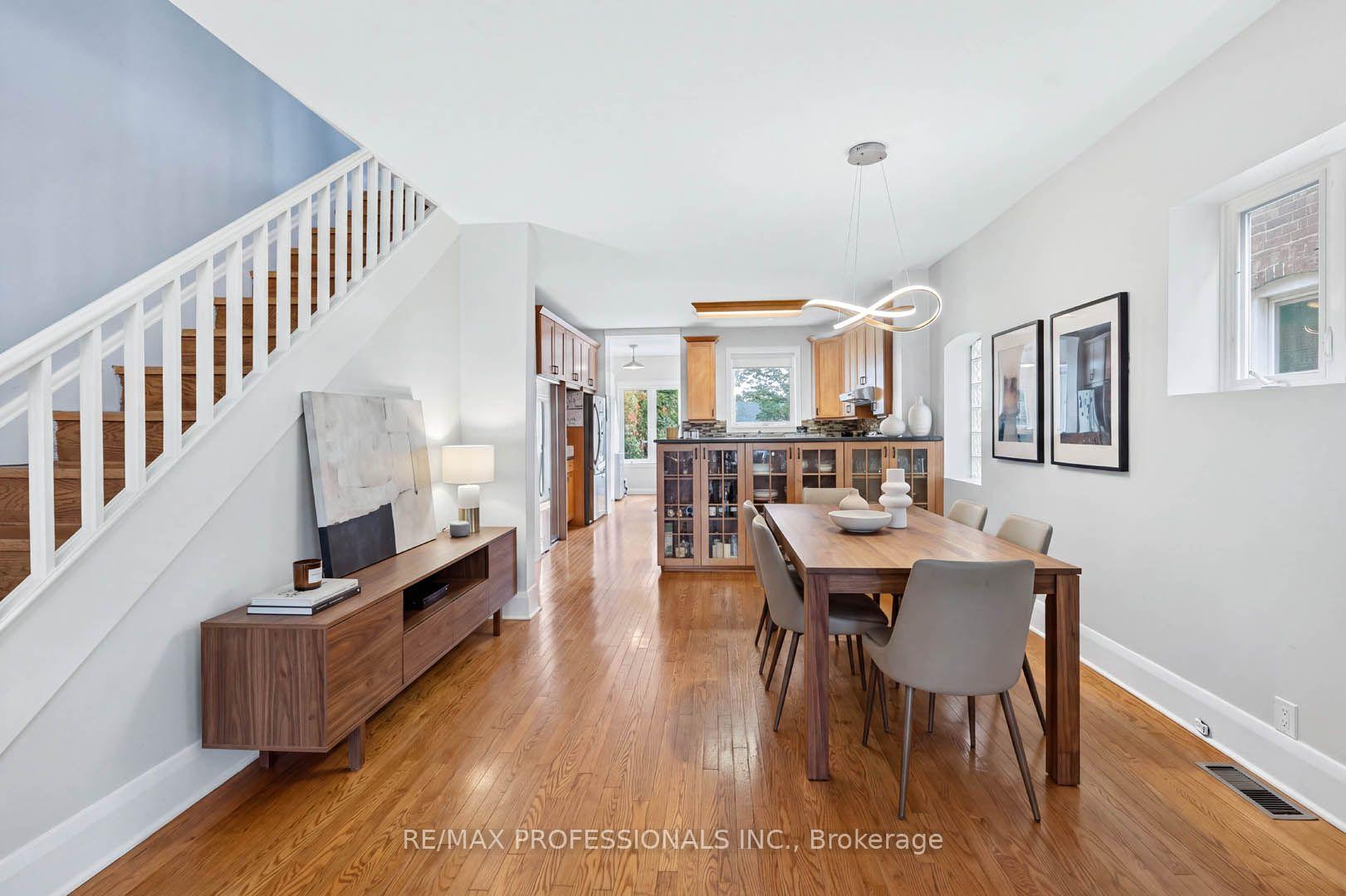 Photo 10 of 17 Fifth Street, Etobicoke, New Toronto — HOMEH