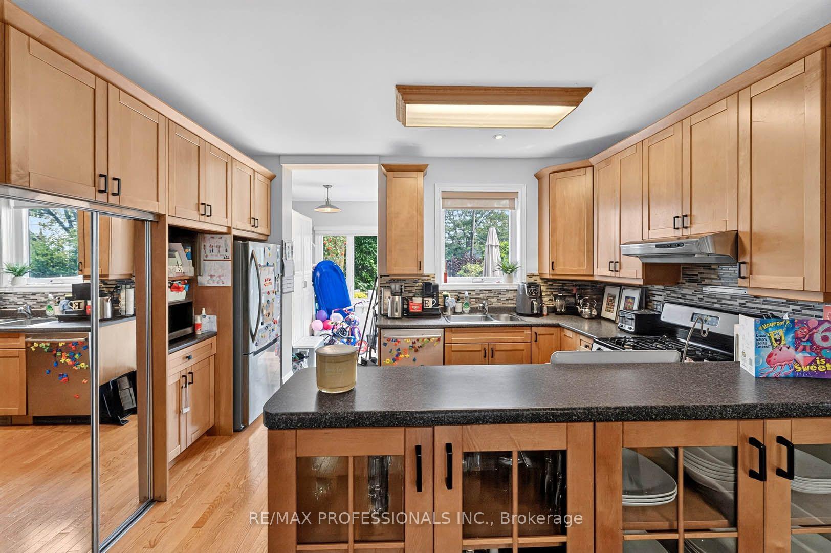 Photo 16 of 17 Fifth Street, Etobicoke, New Toronto — HOMEH