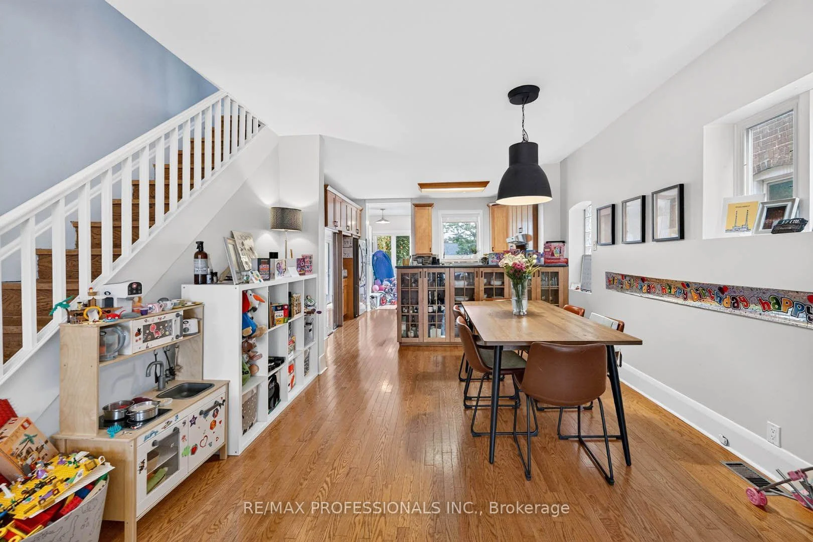 Photo 12 of 17 Fifth Street, Etobicoke, New Toronto — HOMEH