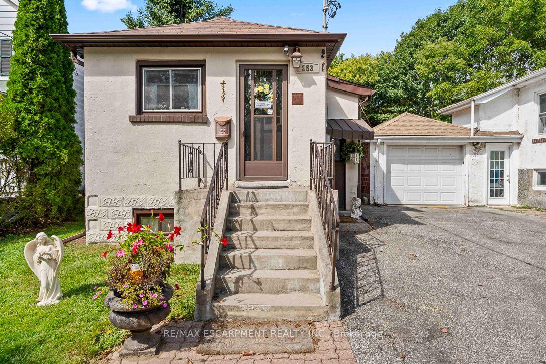 Photo 5 of 253 Eaglewood Boulevard, Mississauga, Mineola — HOMEH