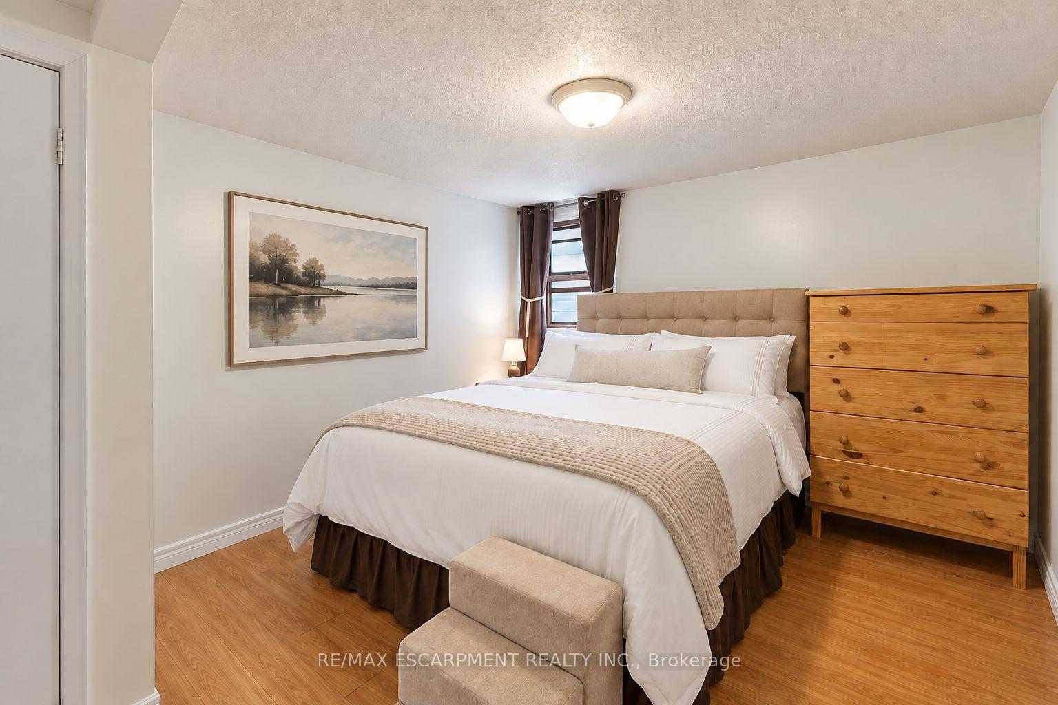 Photo 12 of 253 Eaglewood Boulevard, Mississauga, Mineola — HOMEH