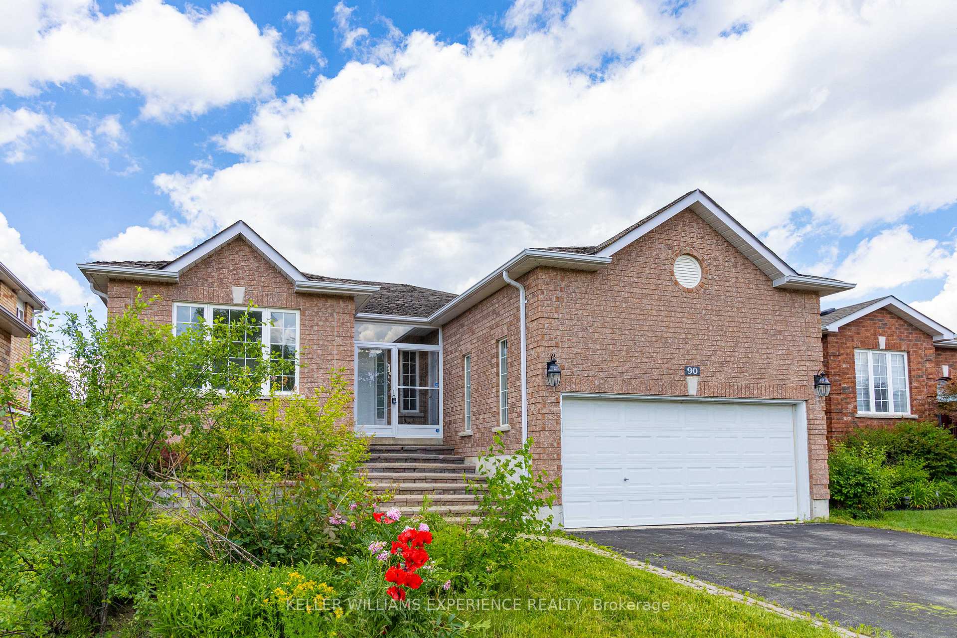 Photo 3 of 90 Sproule Drive, Barrie, Edgehill Drive — HOMEH