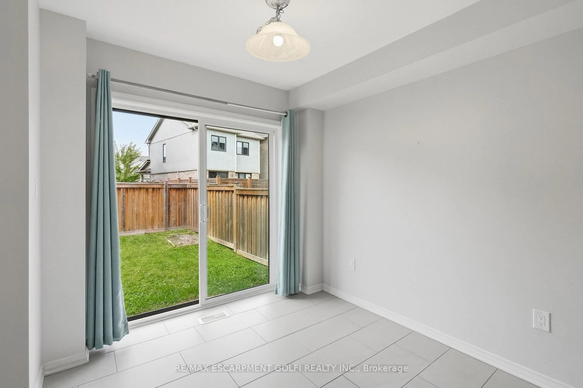 Photo 22 of 23 Patterson Drive, Haldimand — HOMEH