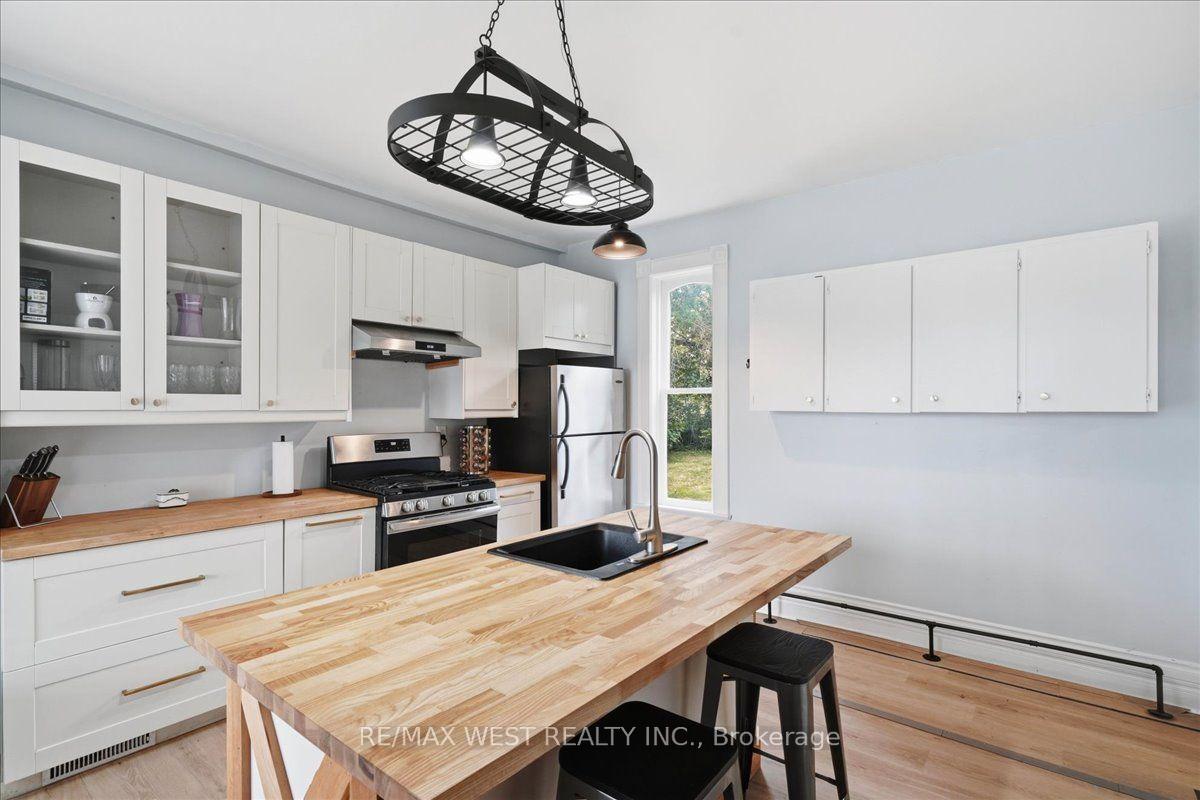 Photo 5 of 45 Catharine Street, Belleville, Belleville Ward — HOMEH