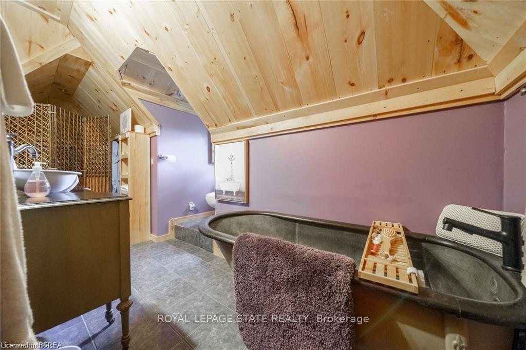 Photo 11 of 284 Colborne Street N, Norfolk, Simcoe — HOMEH