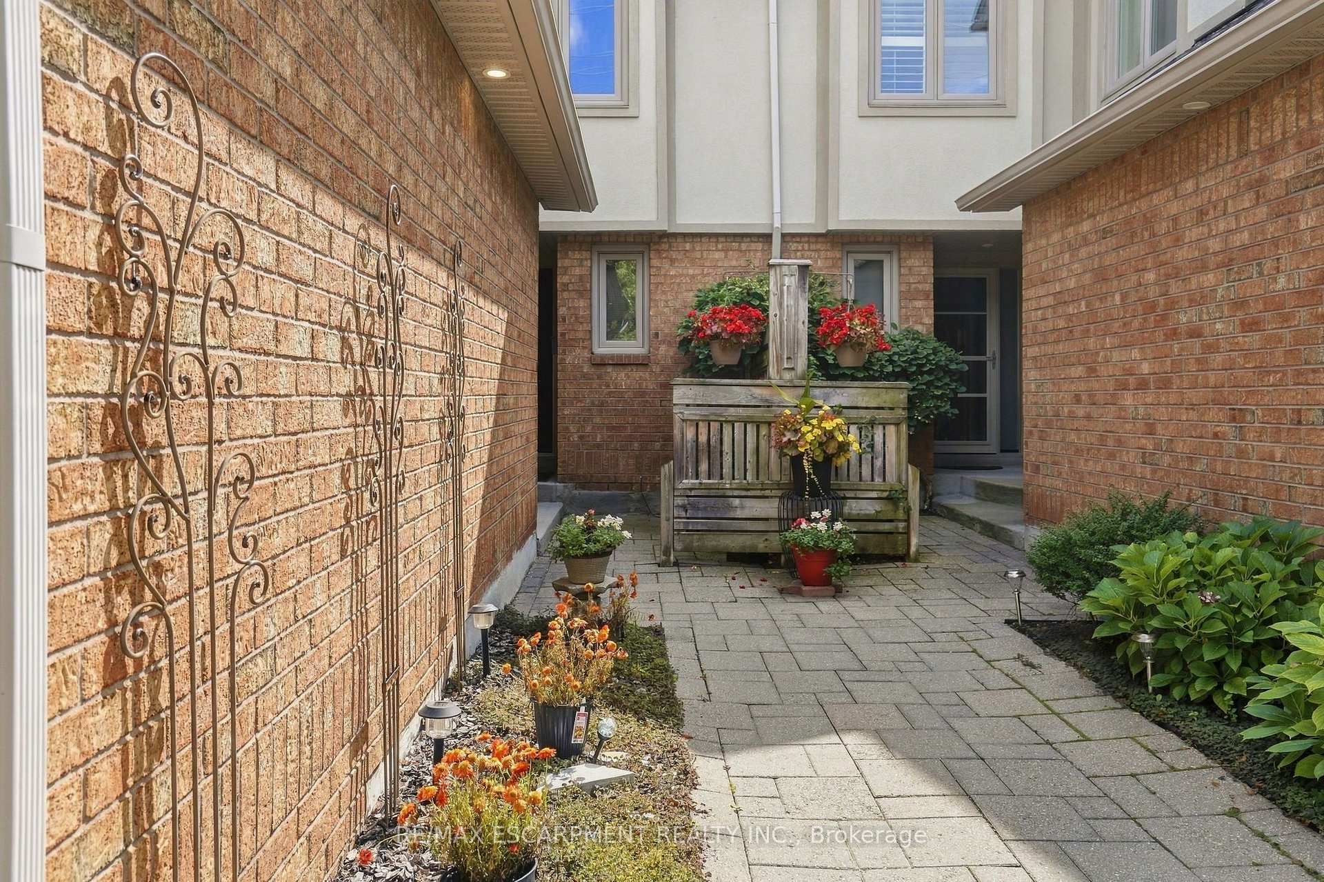 Photo 3 of Unit 15, 1724 The Chase, Mississauga, Central Erin Mills — HOMEH