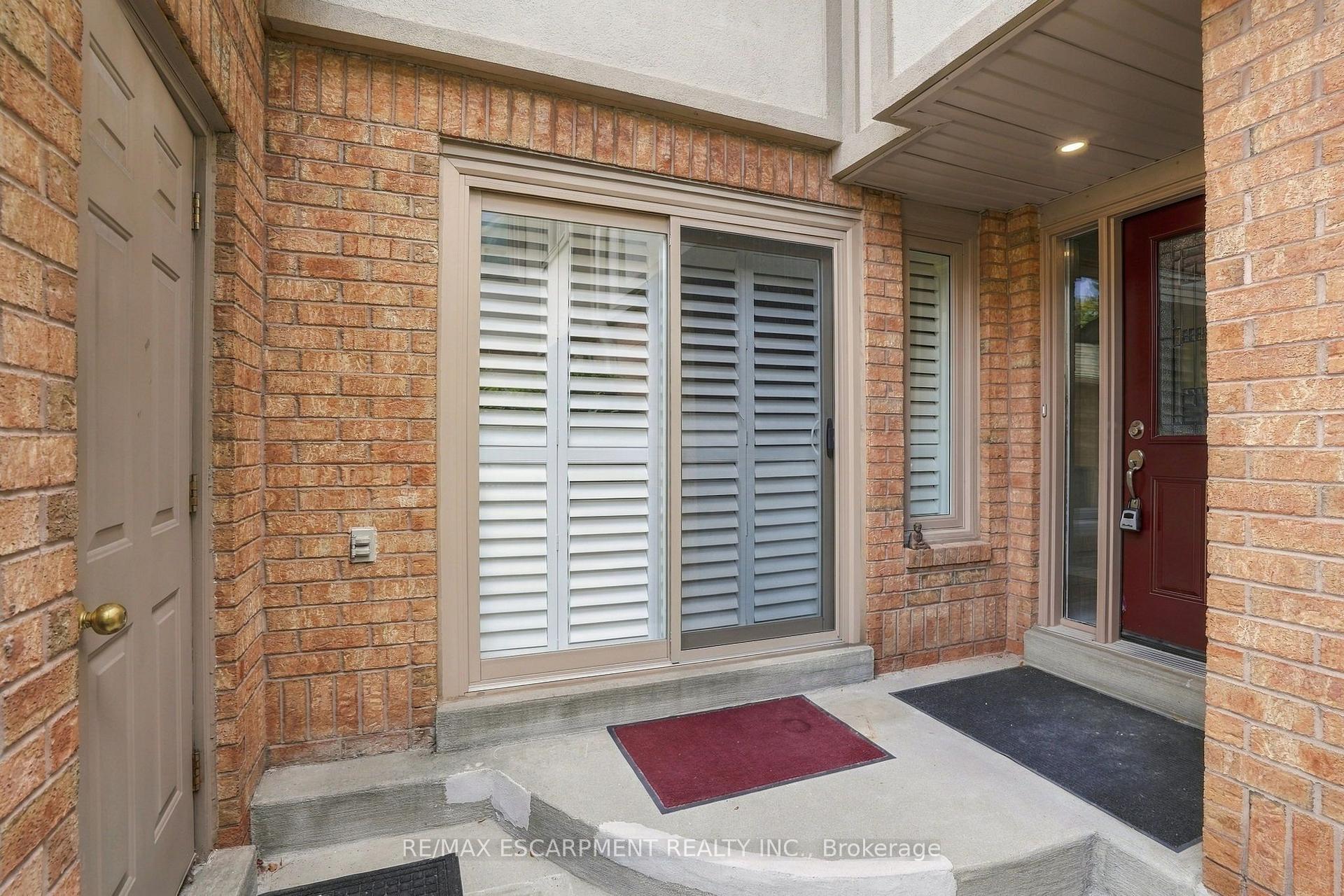 Photo 4 of Unit 15, 1724 The Chase, Mississauga, Central Erin Mills — HOMEH