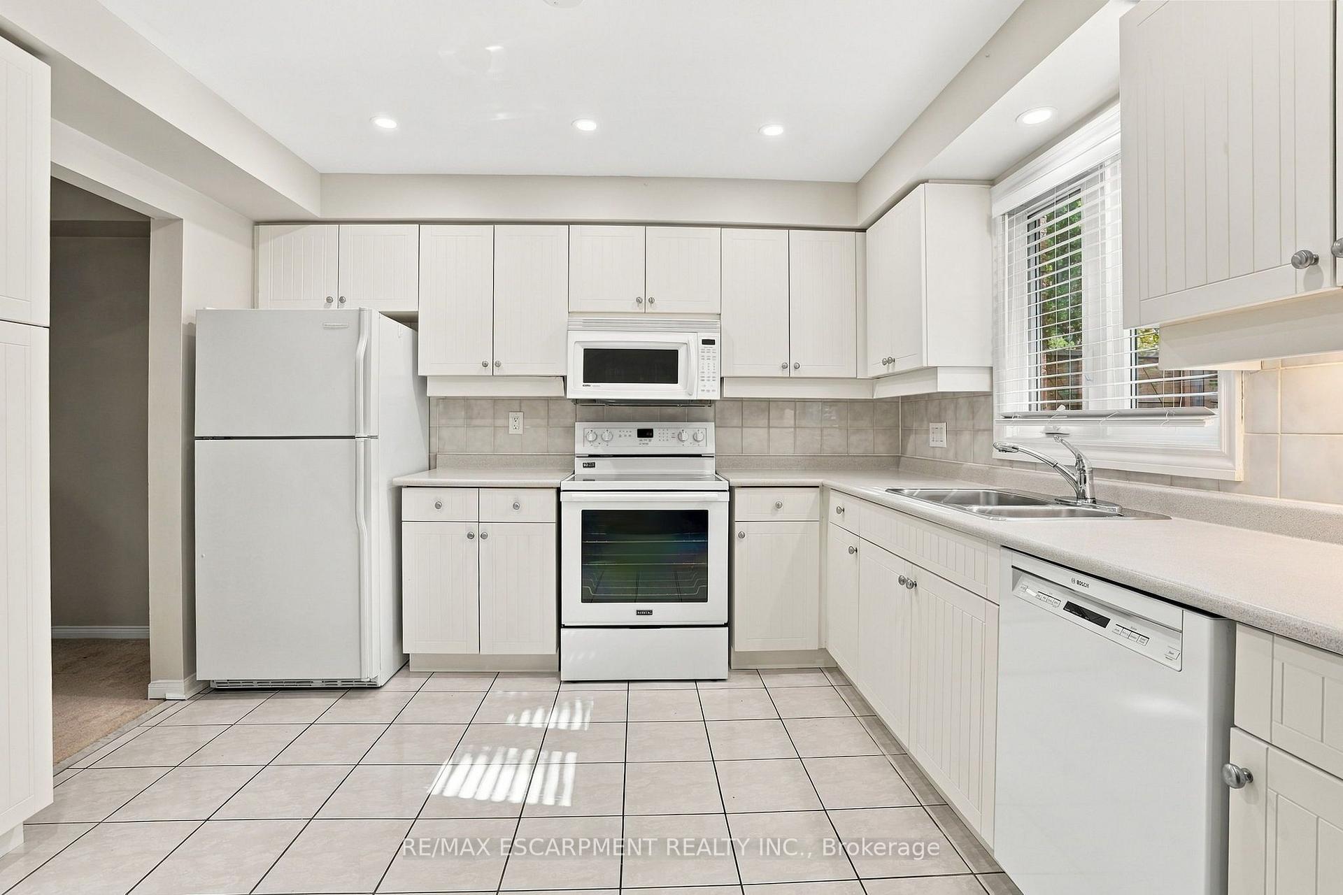 Photo 14 of Unit 15, 1724 The Chase, Mississauga, Central Erin Mills — HOMEH